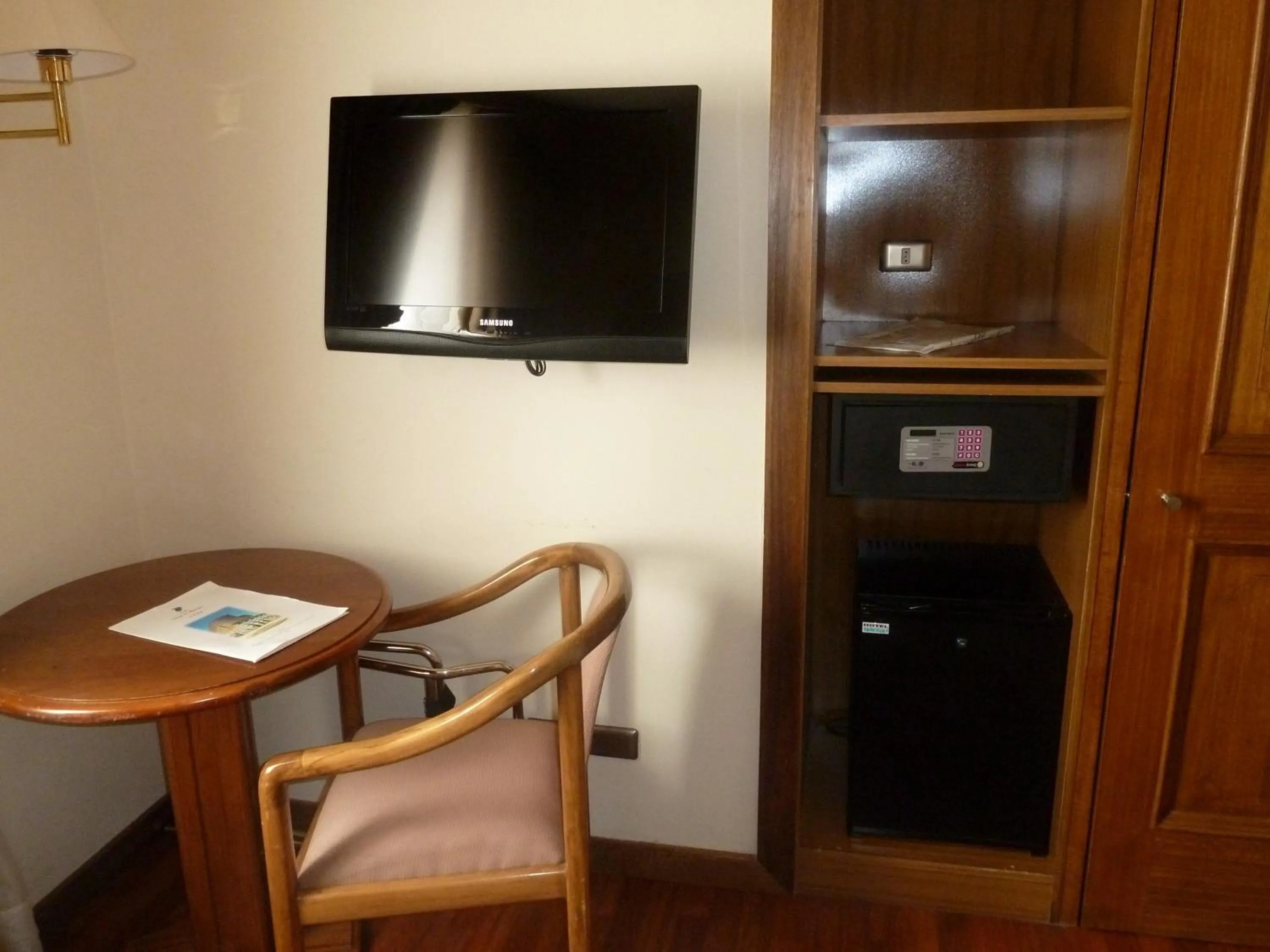 TV and multimedia in Hotel Francisco De Aguirre