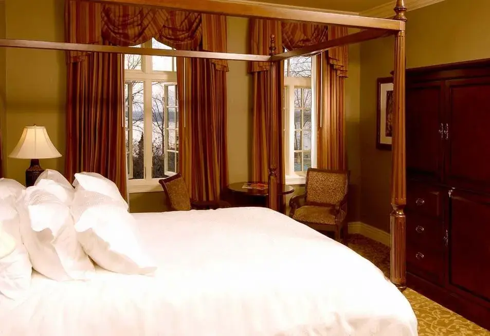 Deluxe Queen Room in River Inn of Harbor Town Deluxe Queen Room in River Inn of Harbor Town