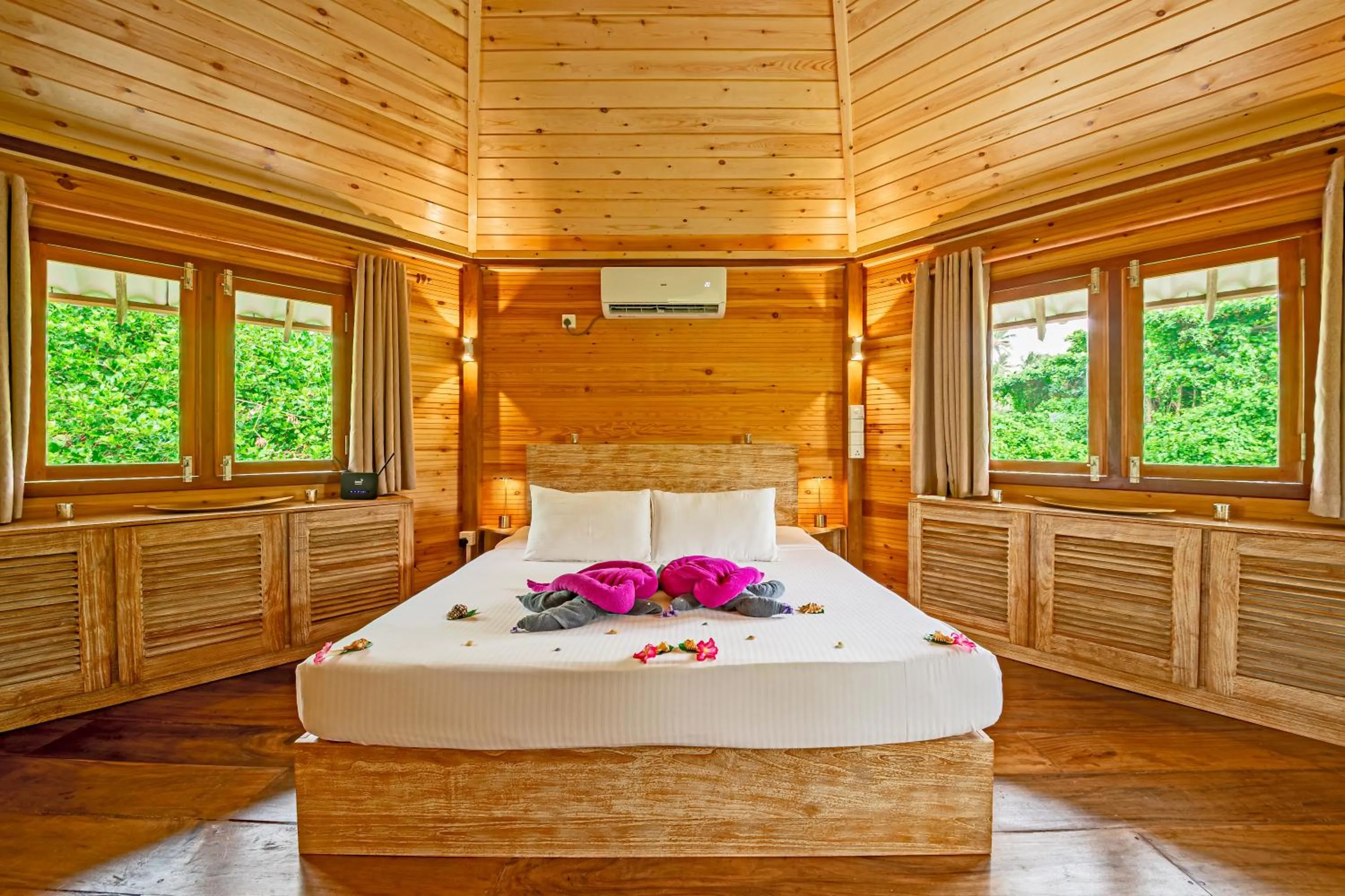 Bed in Jungle Beach Ahungalla