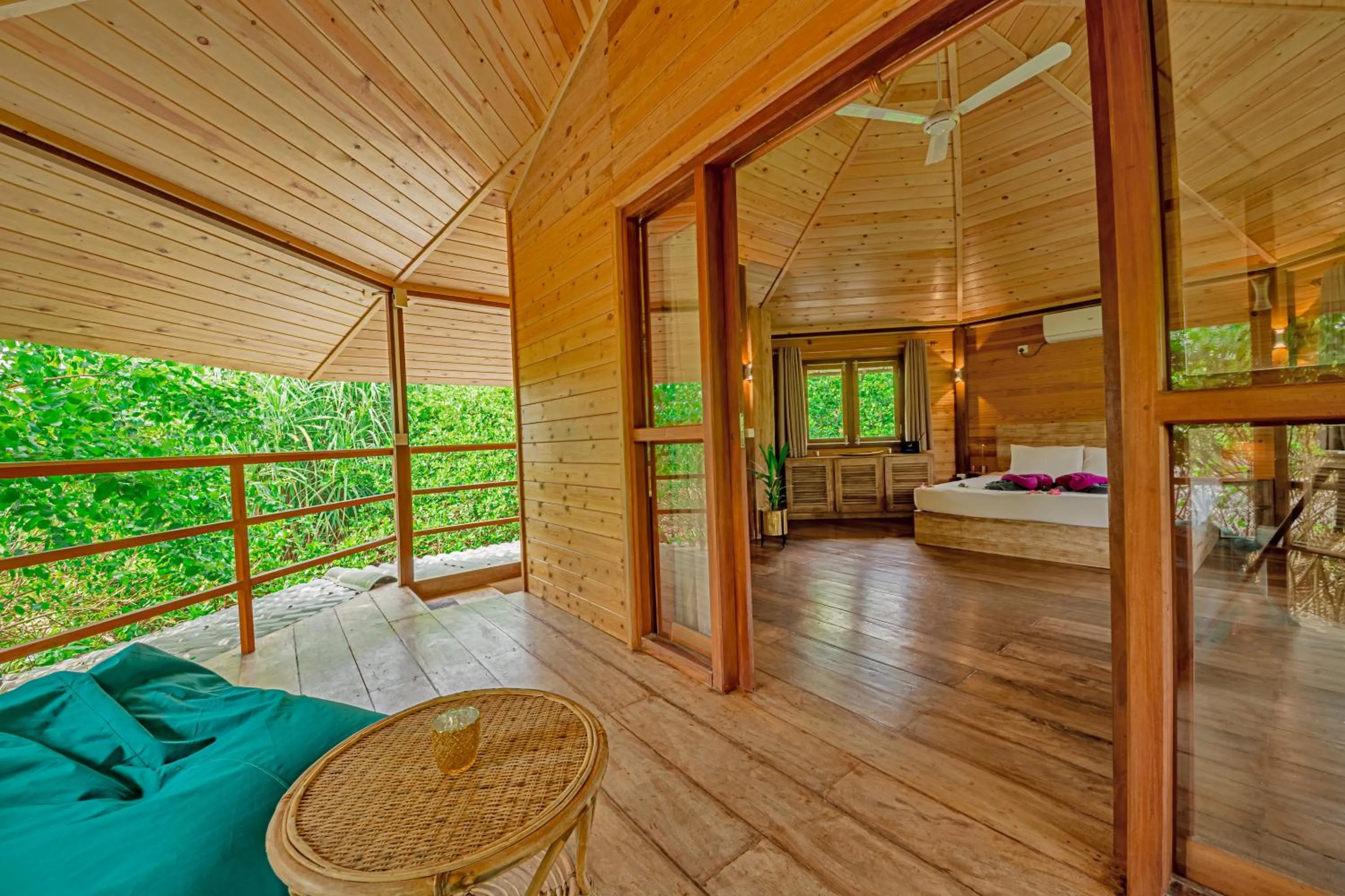 Bed in Jungle Beach Ahungalla