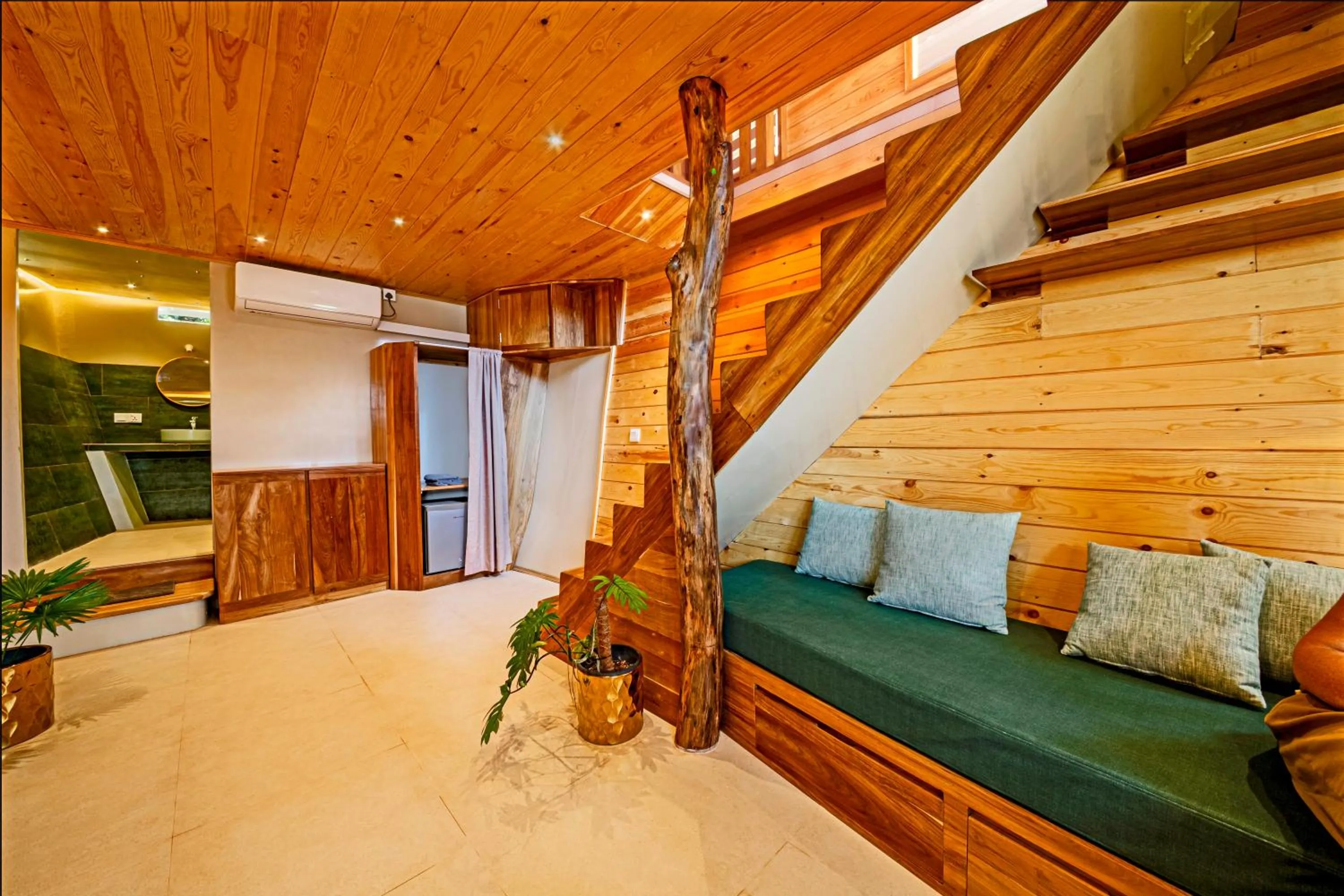 Living room, Bed in Jungle Beach Ahungalla