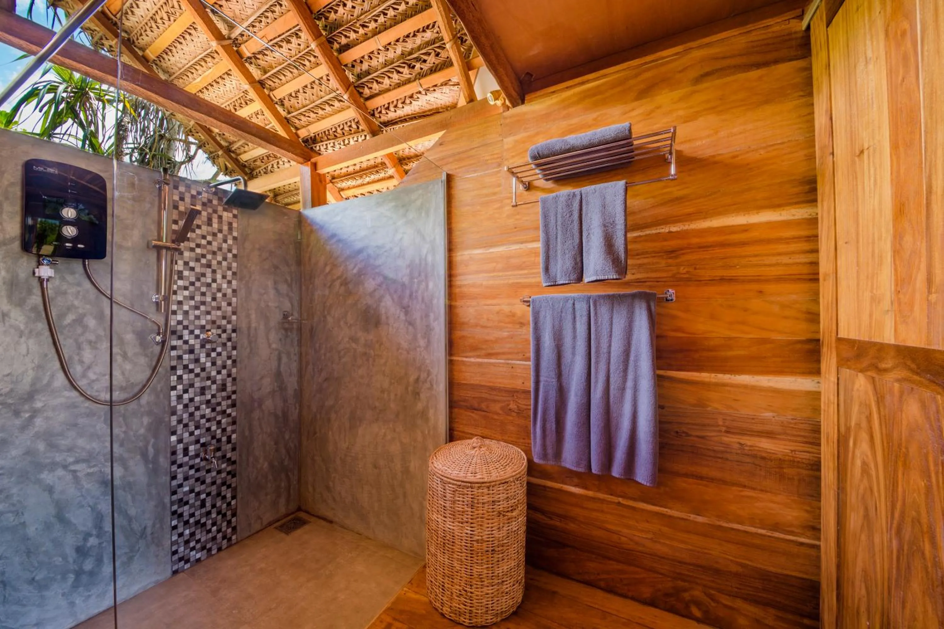 Shower in Jungle Beach Ahungalla