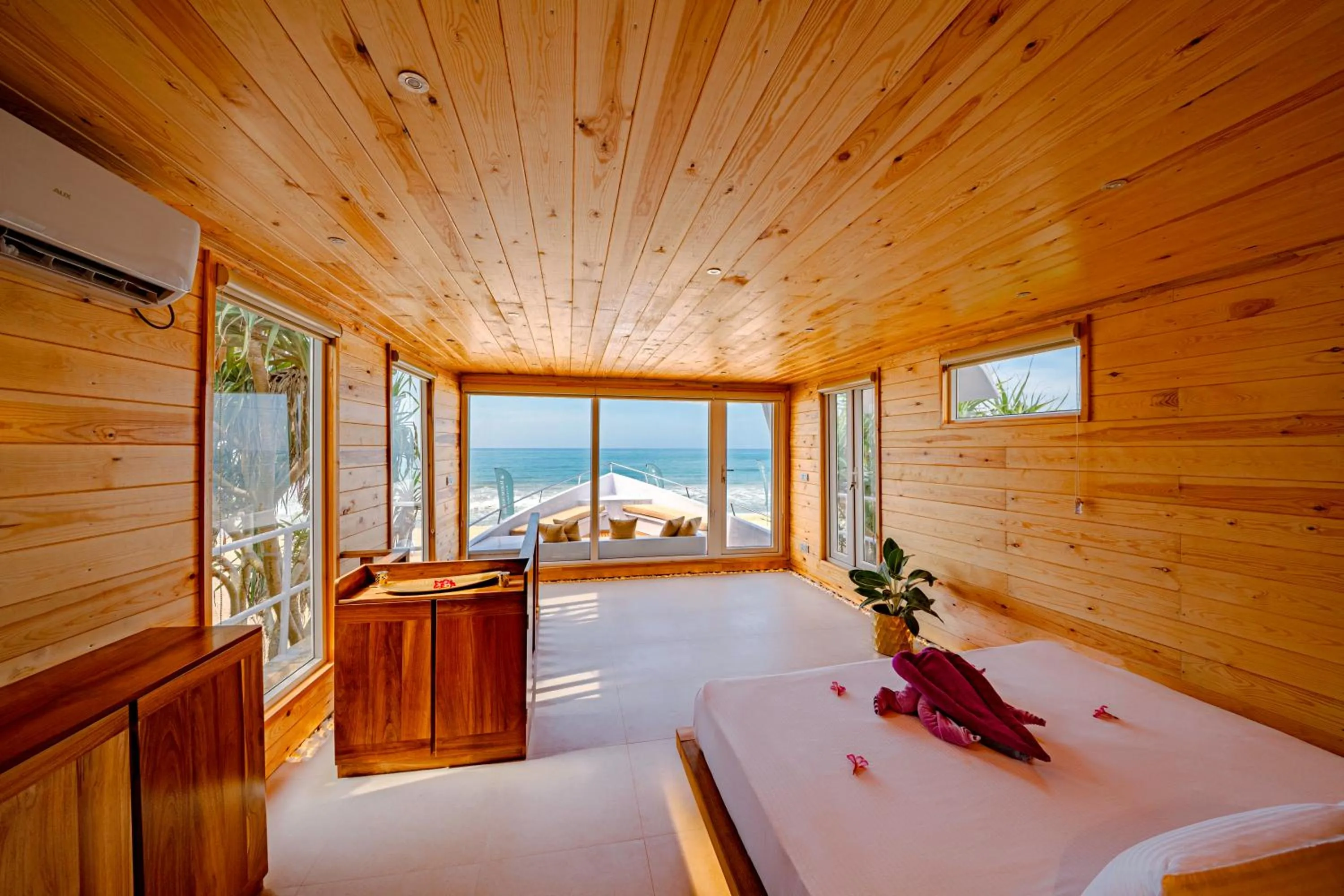 Bedroom, Bed in Jungle Beach Ahungalla