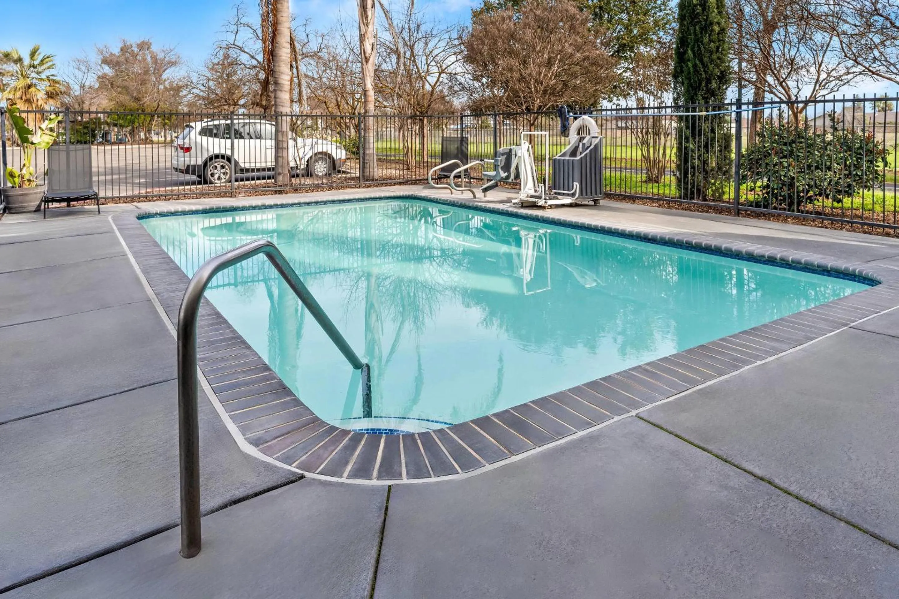 Swimming pool in Comfort Suites Clovis - Fresno