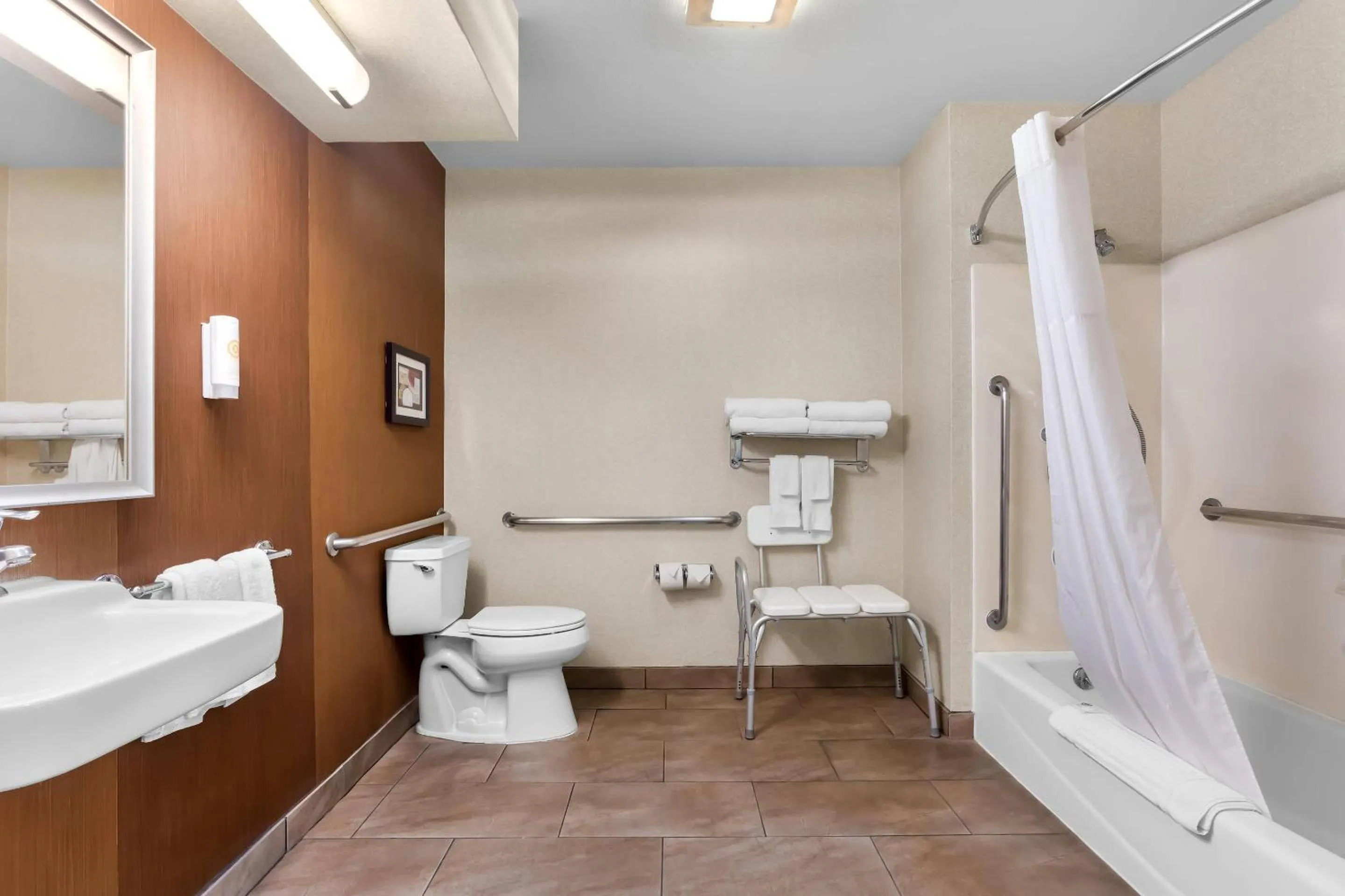 Bedroom in Comfort Suites Clovis - Fresno