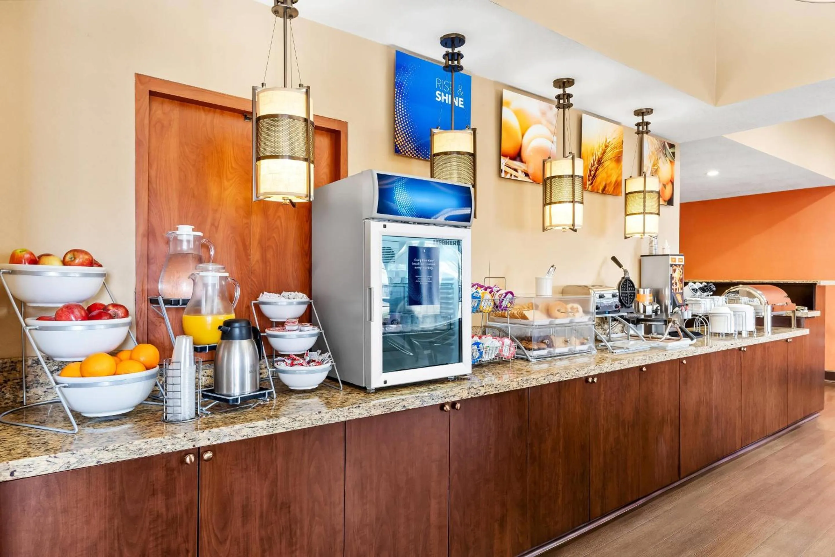 Breakfast in Comfort Suites Clovis - Fresno