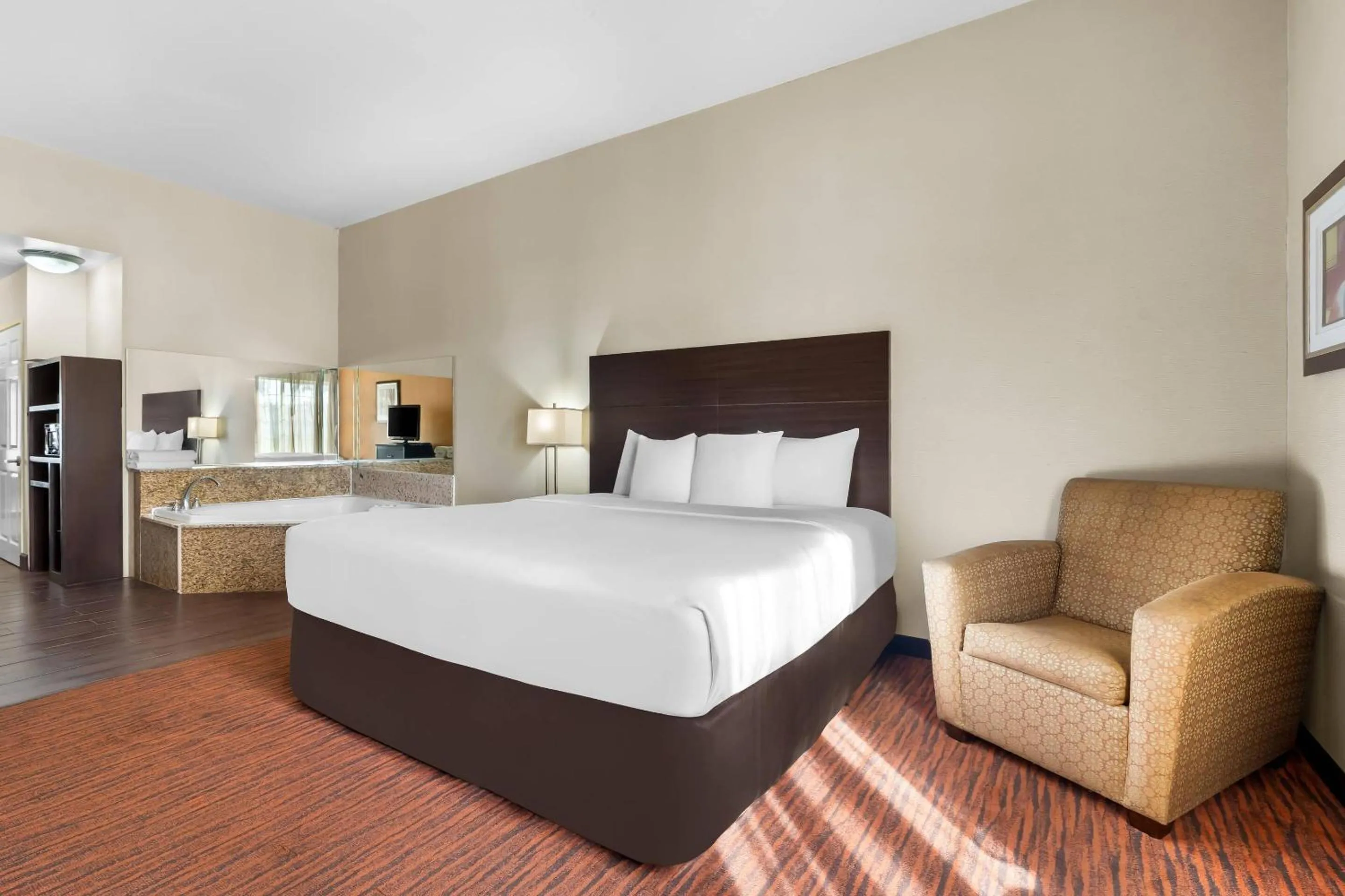 Bedroom, Bed in Comfort Suites Clovis - Fresno