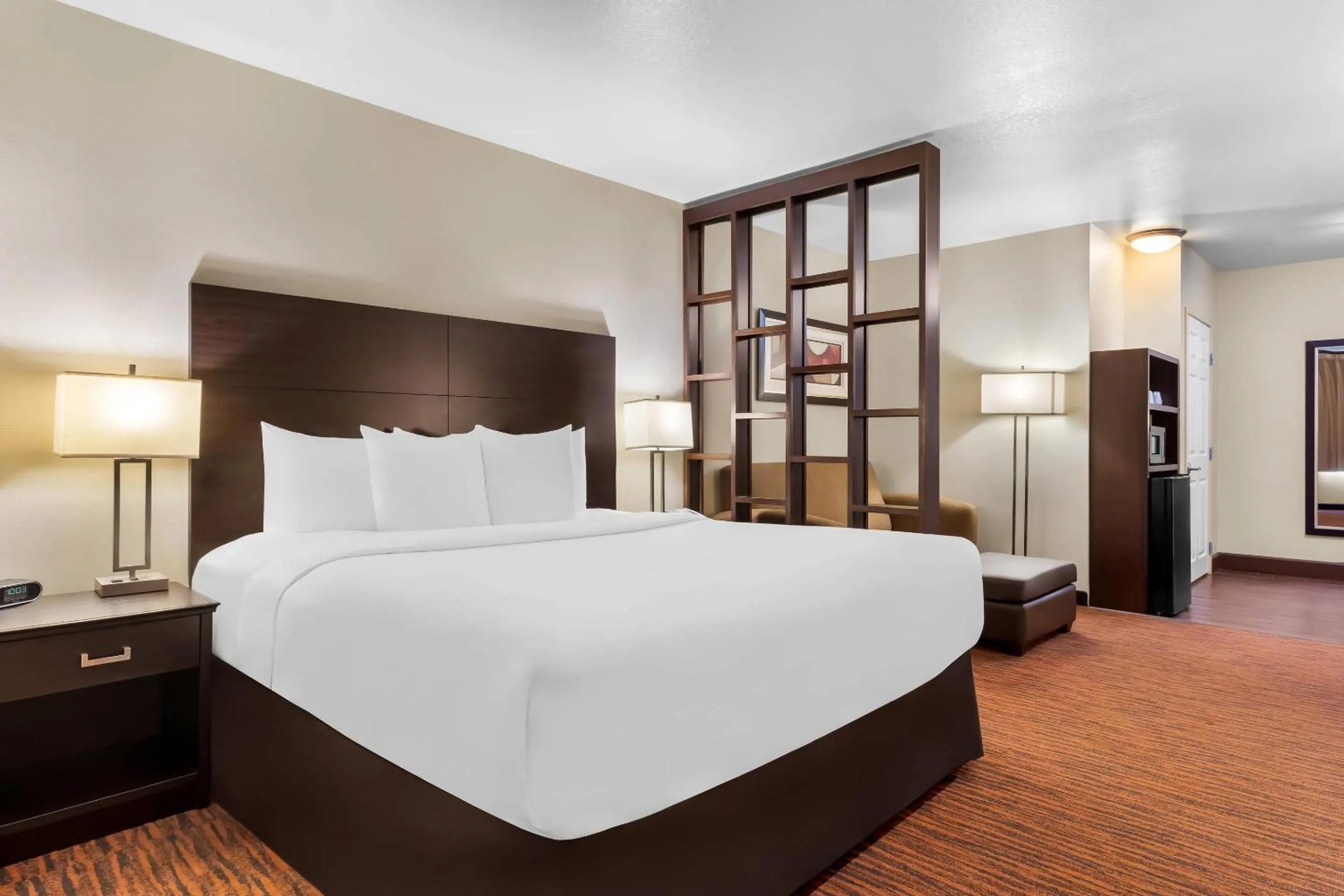 Bedroom, Bed in Comfort Suites Clovis - Fresno