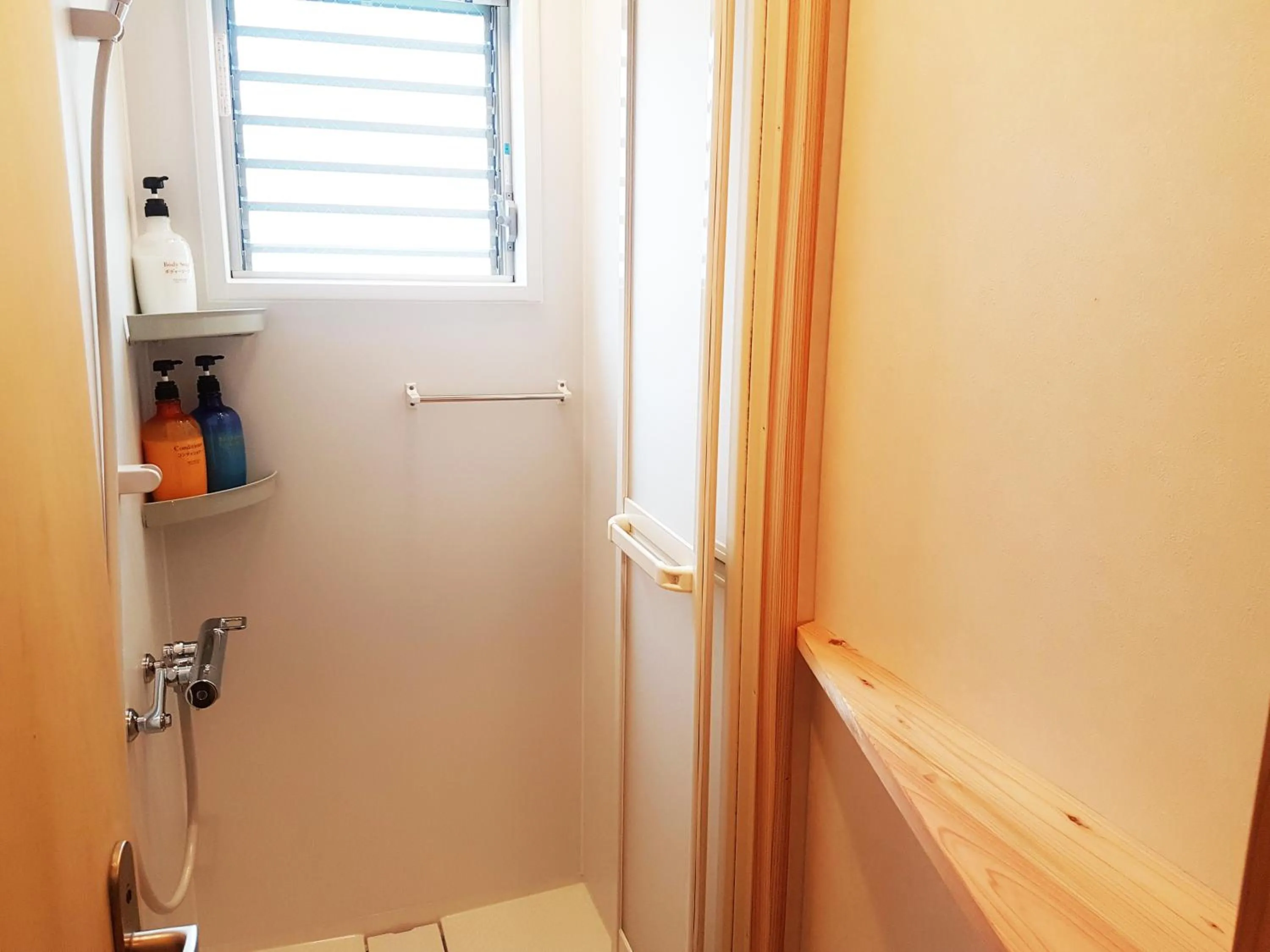 Shower in Poly Hostel 2 Namba