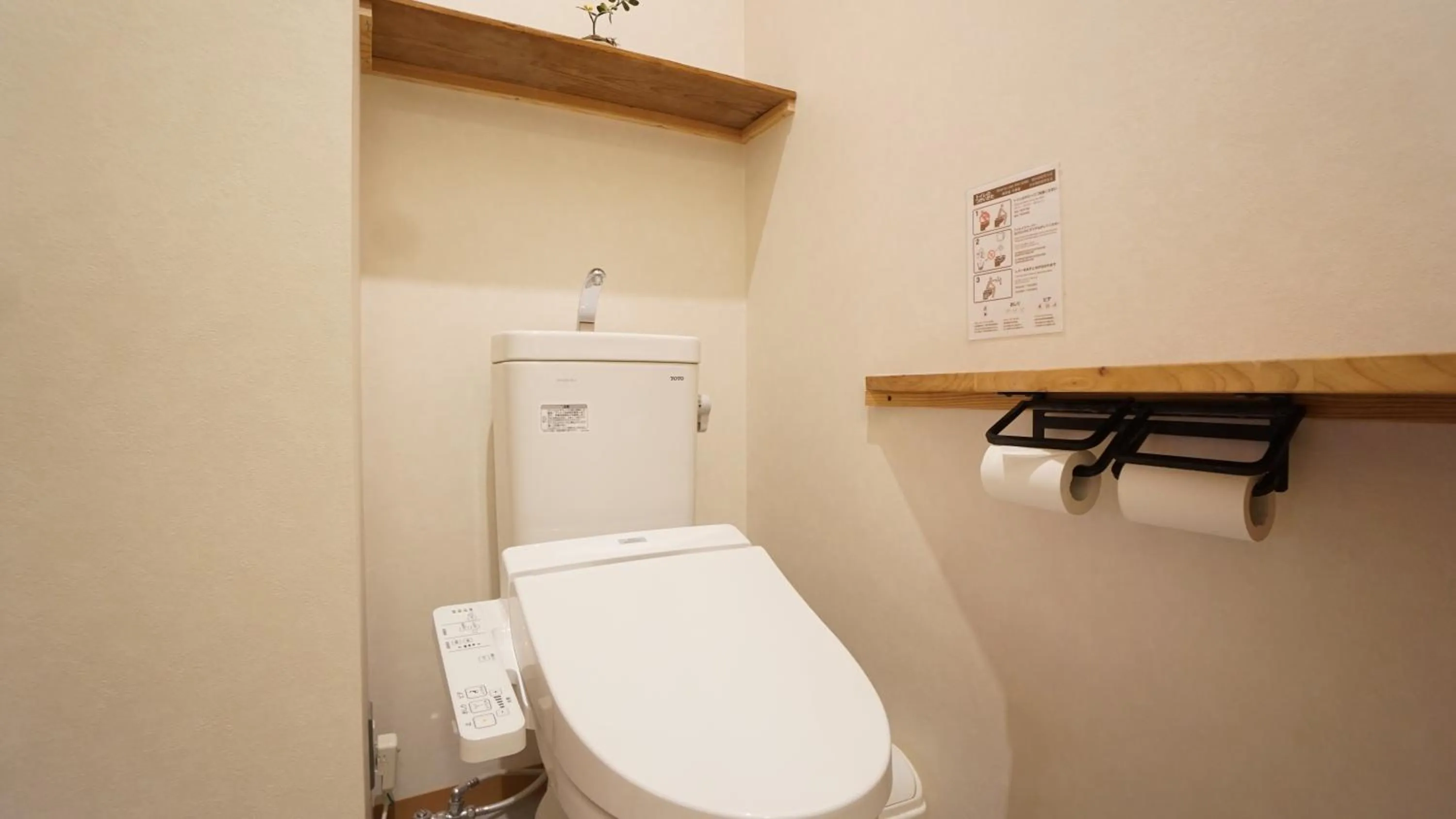 Toilet in Poly Hostel 2 Namba