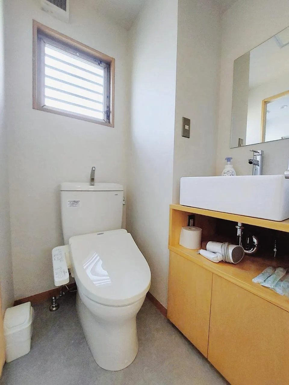 Toilet in Poly Hostel 2 Namba