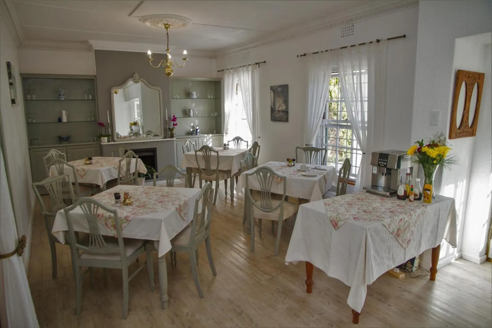 Dining area in Howards End Manor B&B