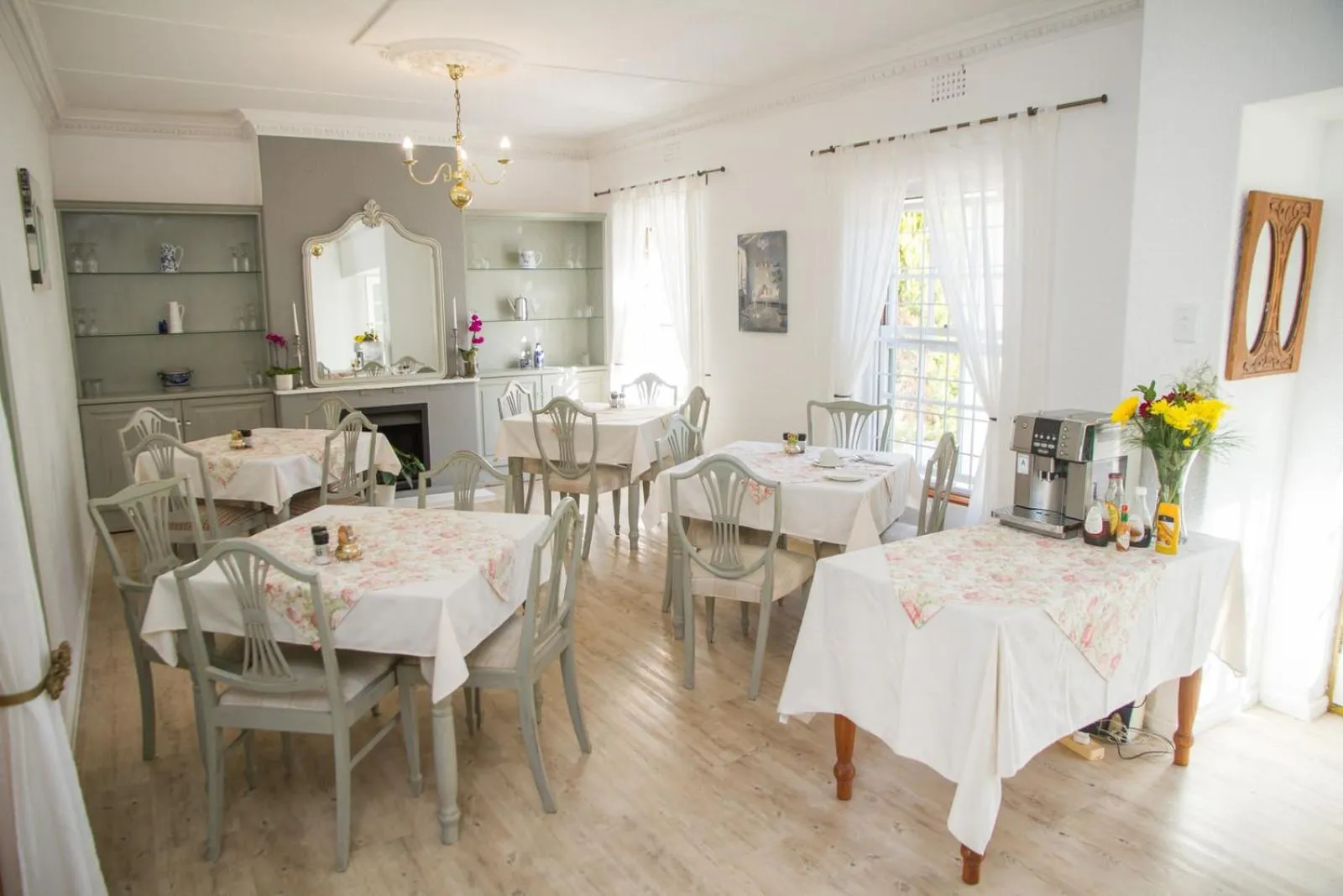 Dining area in Howards End Manor B&B
