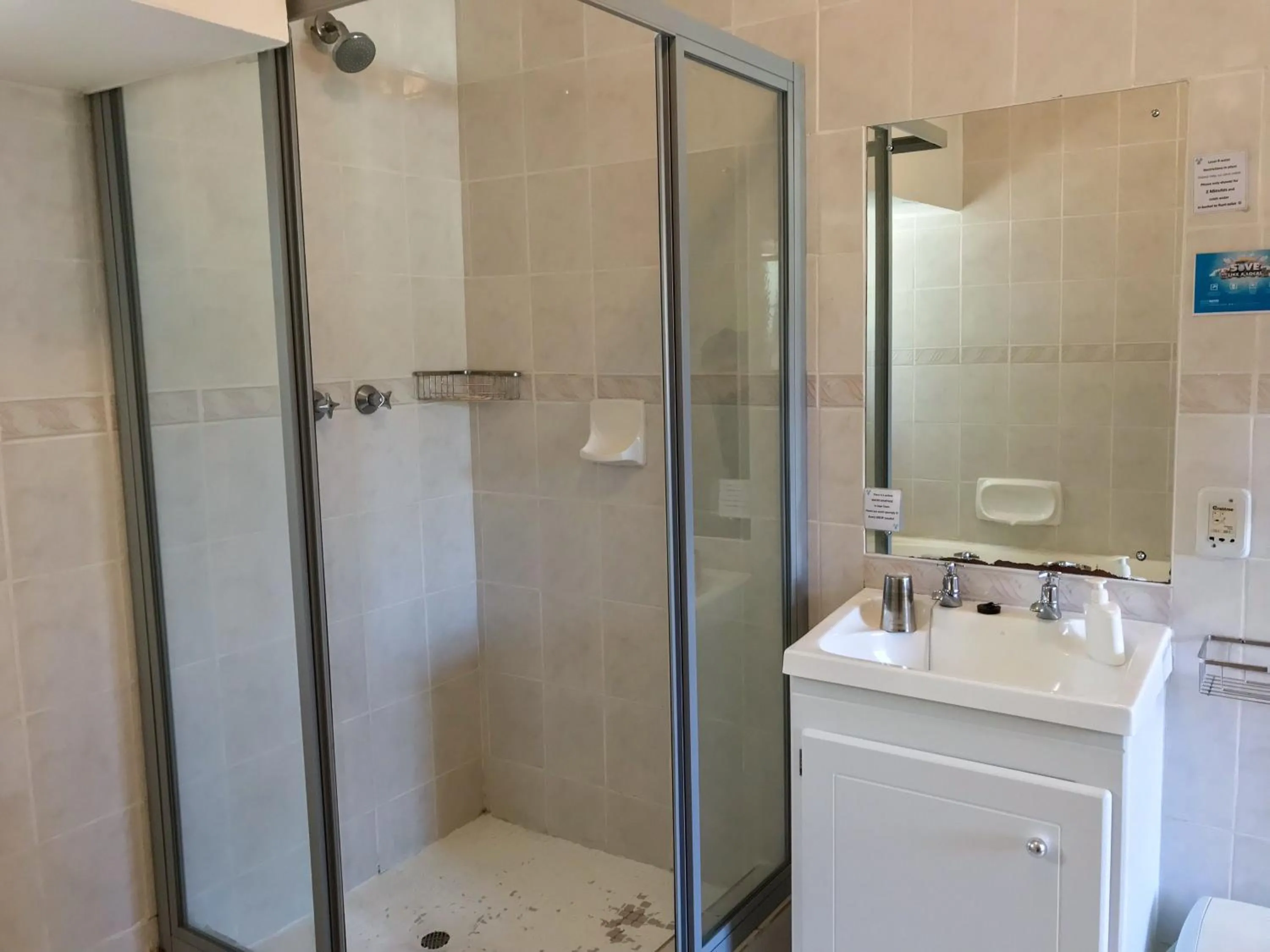 Shower in Howards End Manor B&B