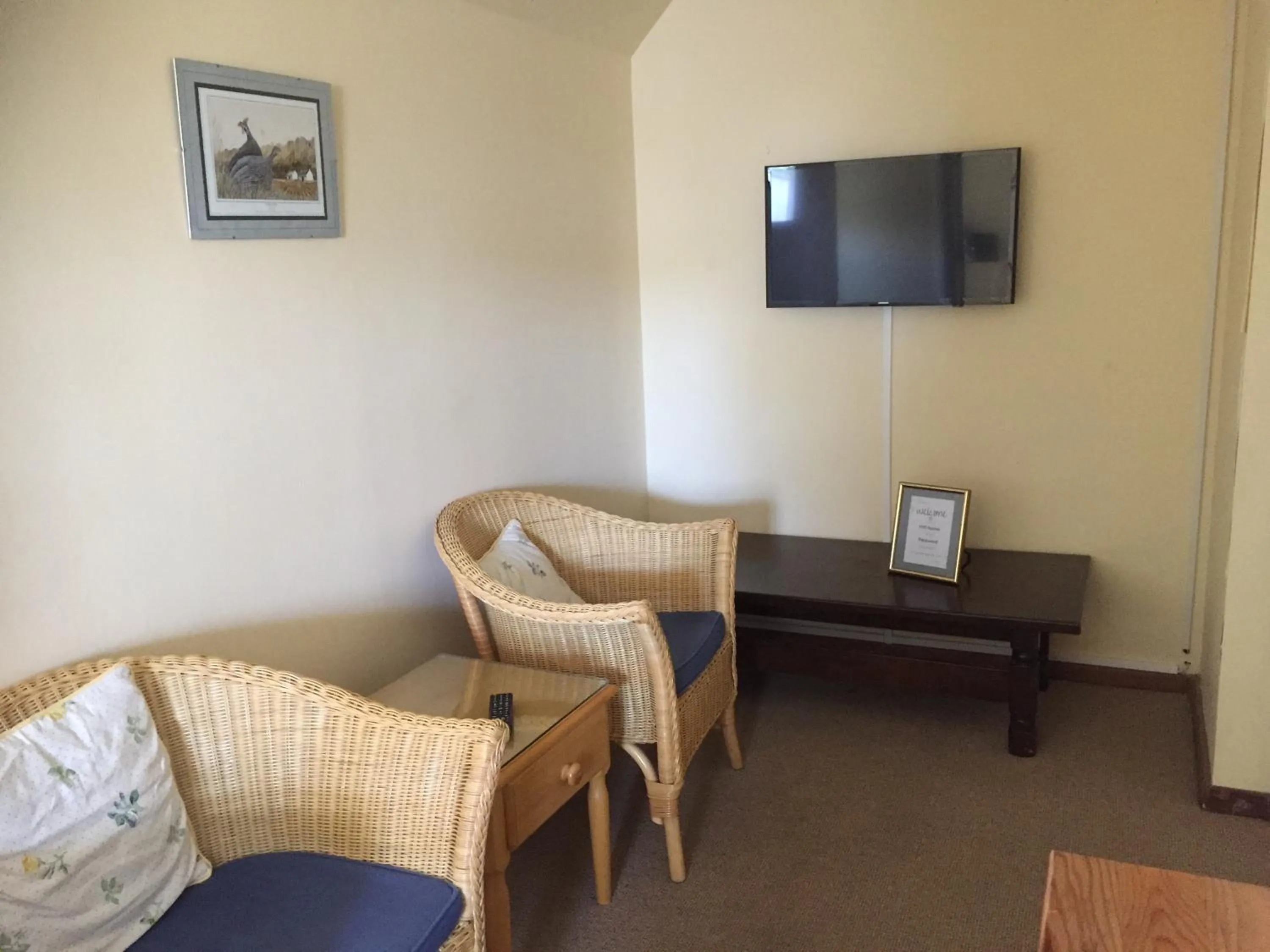 Living room in Howards End Manor B&B