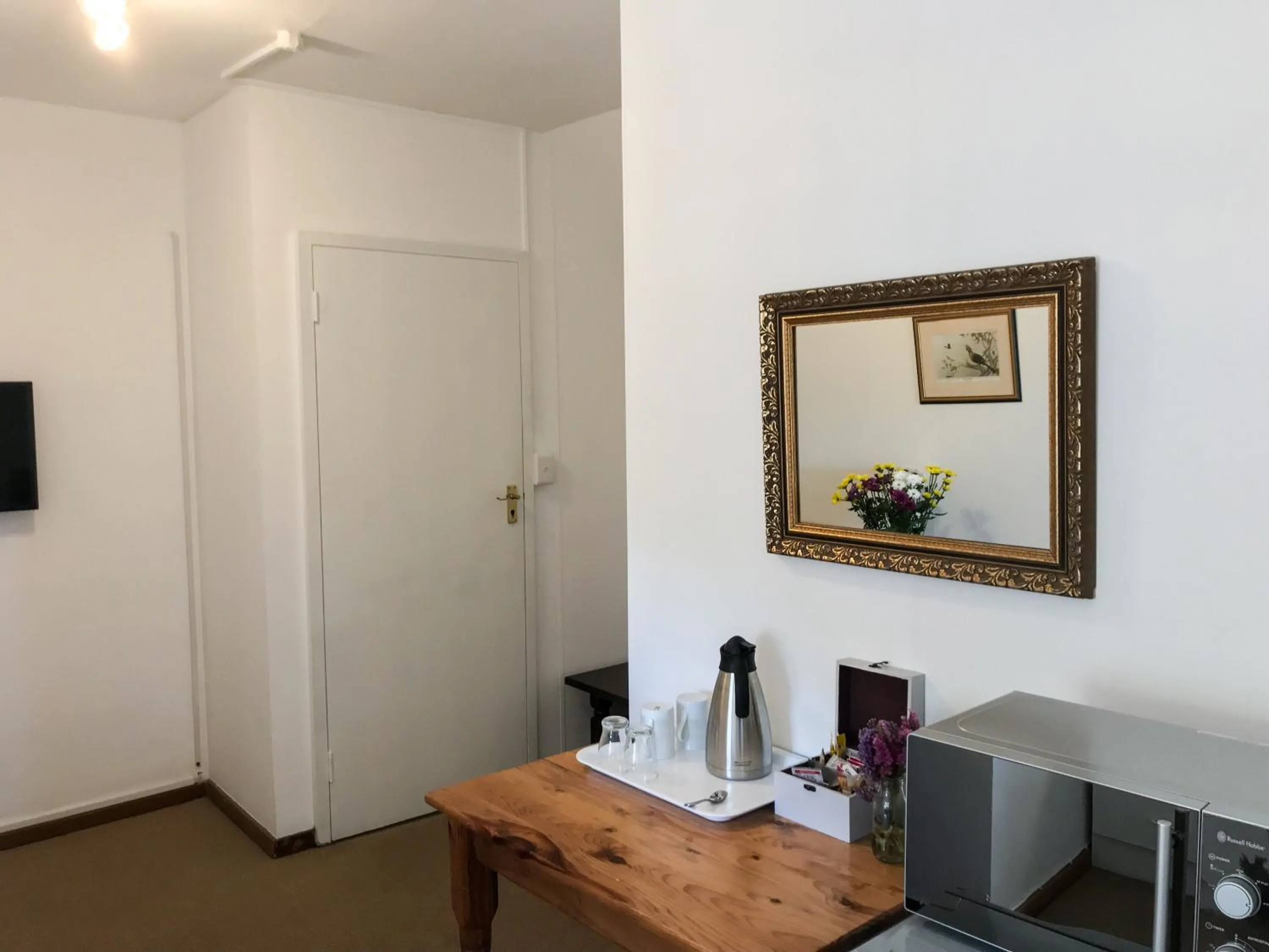 Coffee/tea facilities in Howards End Manor B&B