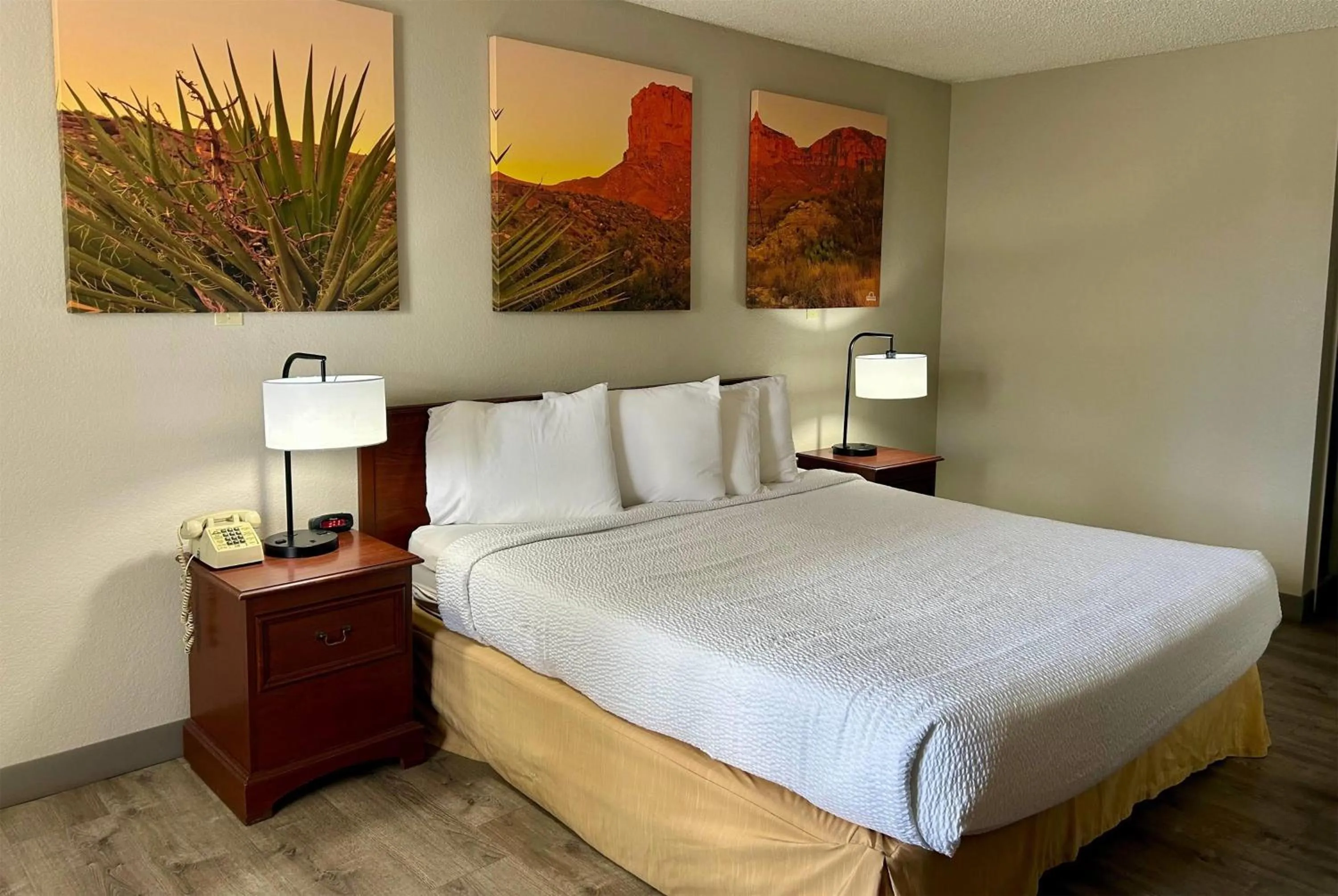 Photo of the whole room, Bed in Days Inn by Wyndham Kingman West