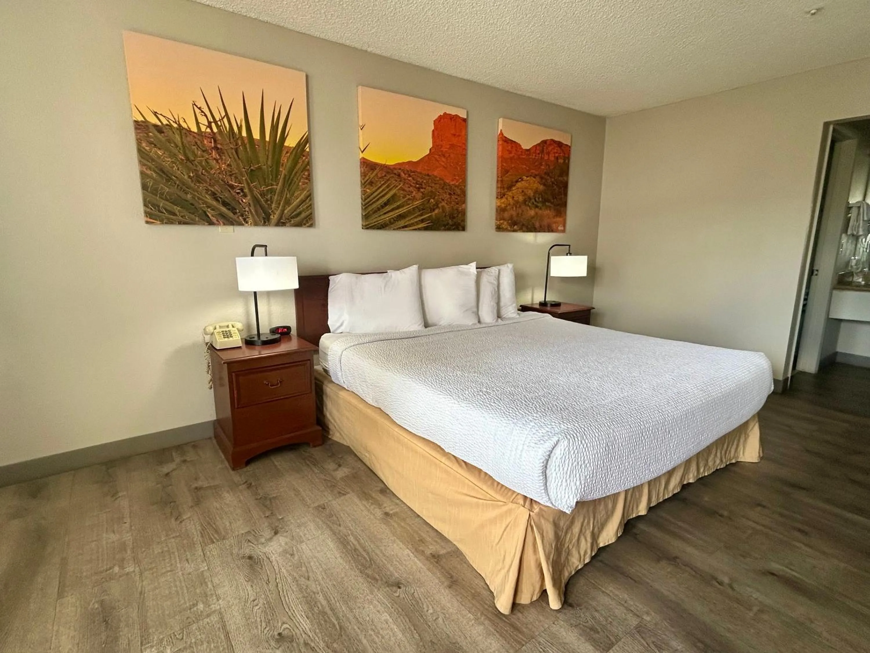 Bed in Days Inn by Wyndham Kingman West