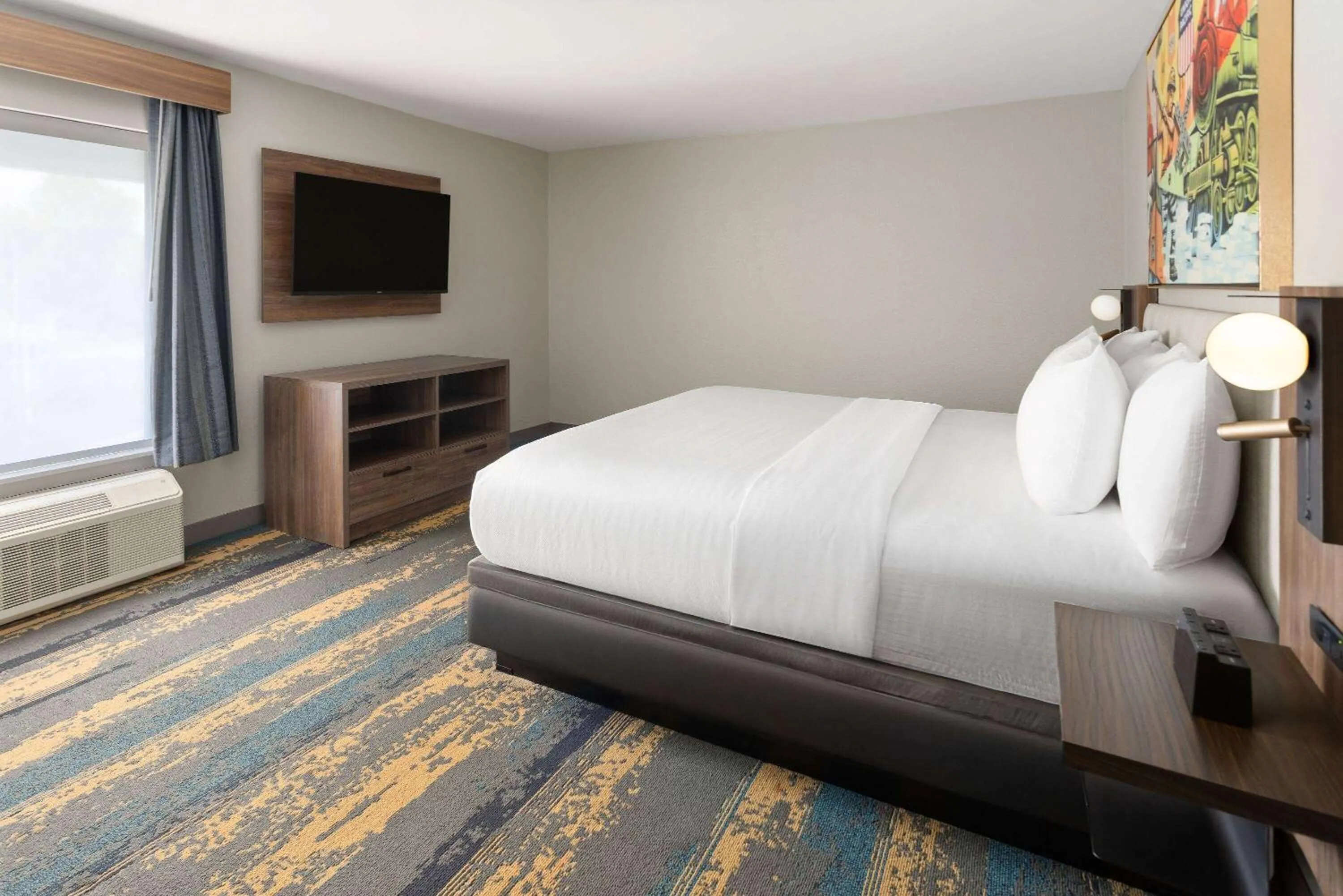 Photo of the whole room, Bed in La Quinta Inn & Suites by Wyndham Memphis I-240