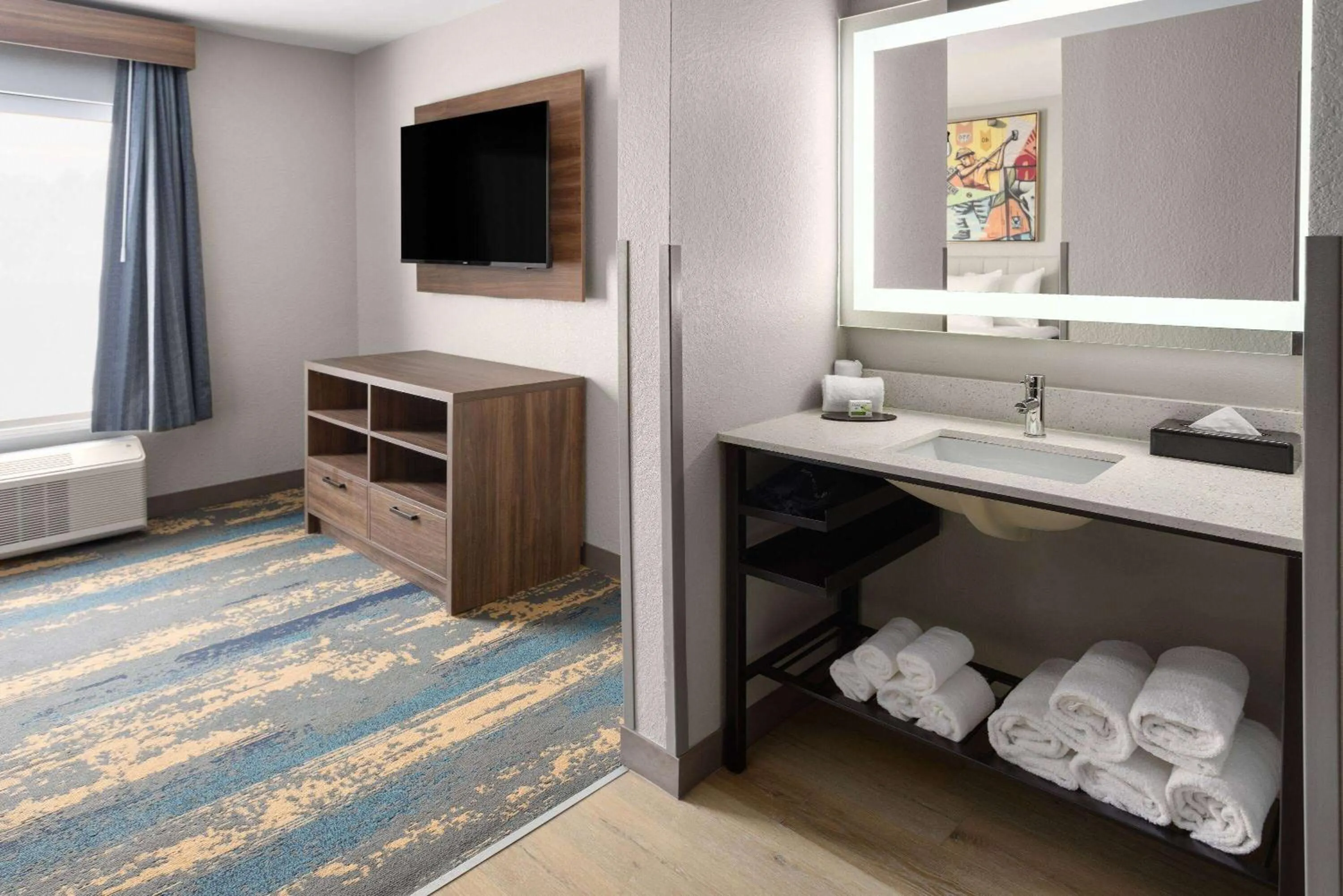 Photo of the whole room, Bed in La Quinta Inn & Suites by Wyndham Memphis I-240