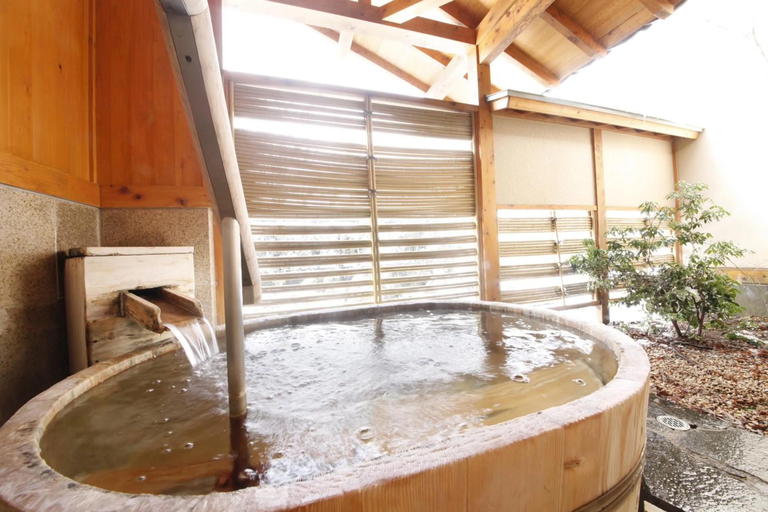 Hot Spring Bath in Zazan minakami