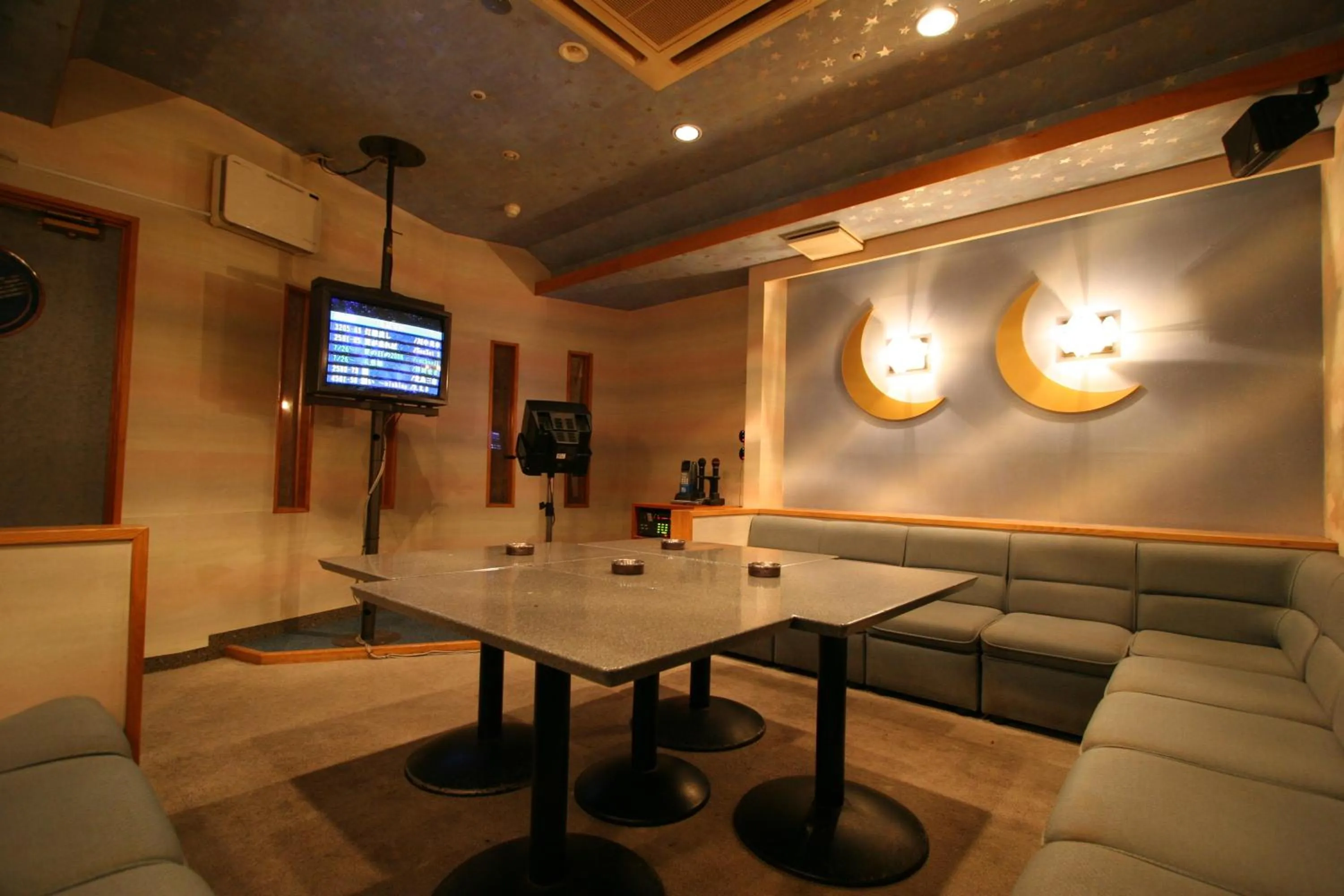 Karaoke in Zazan minakami