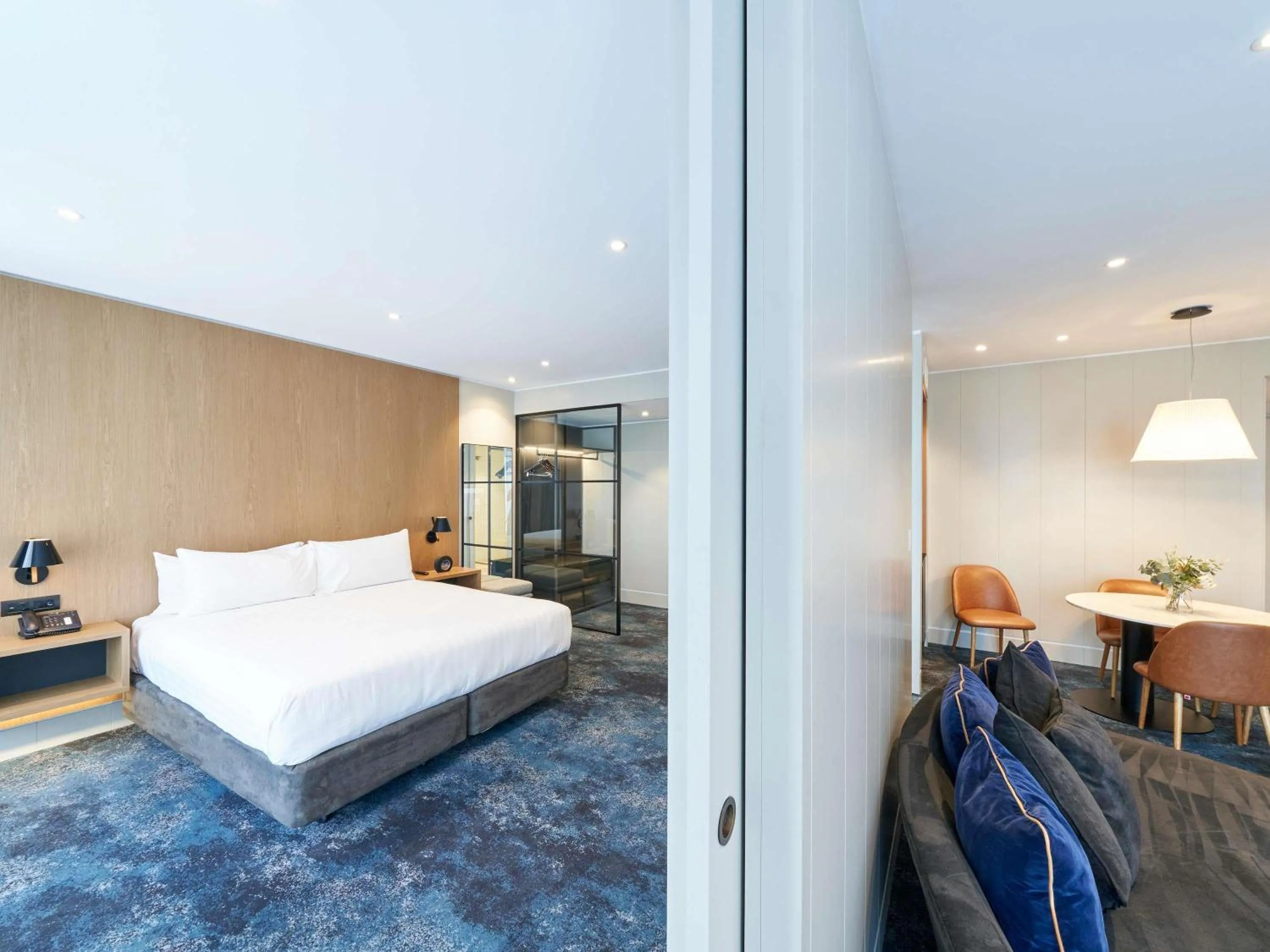 Photo of the whole room, Bed in Pullman Adelaide