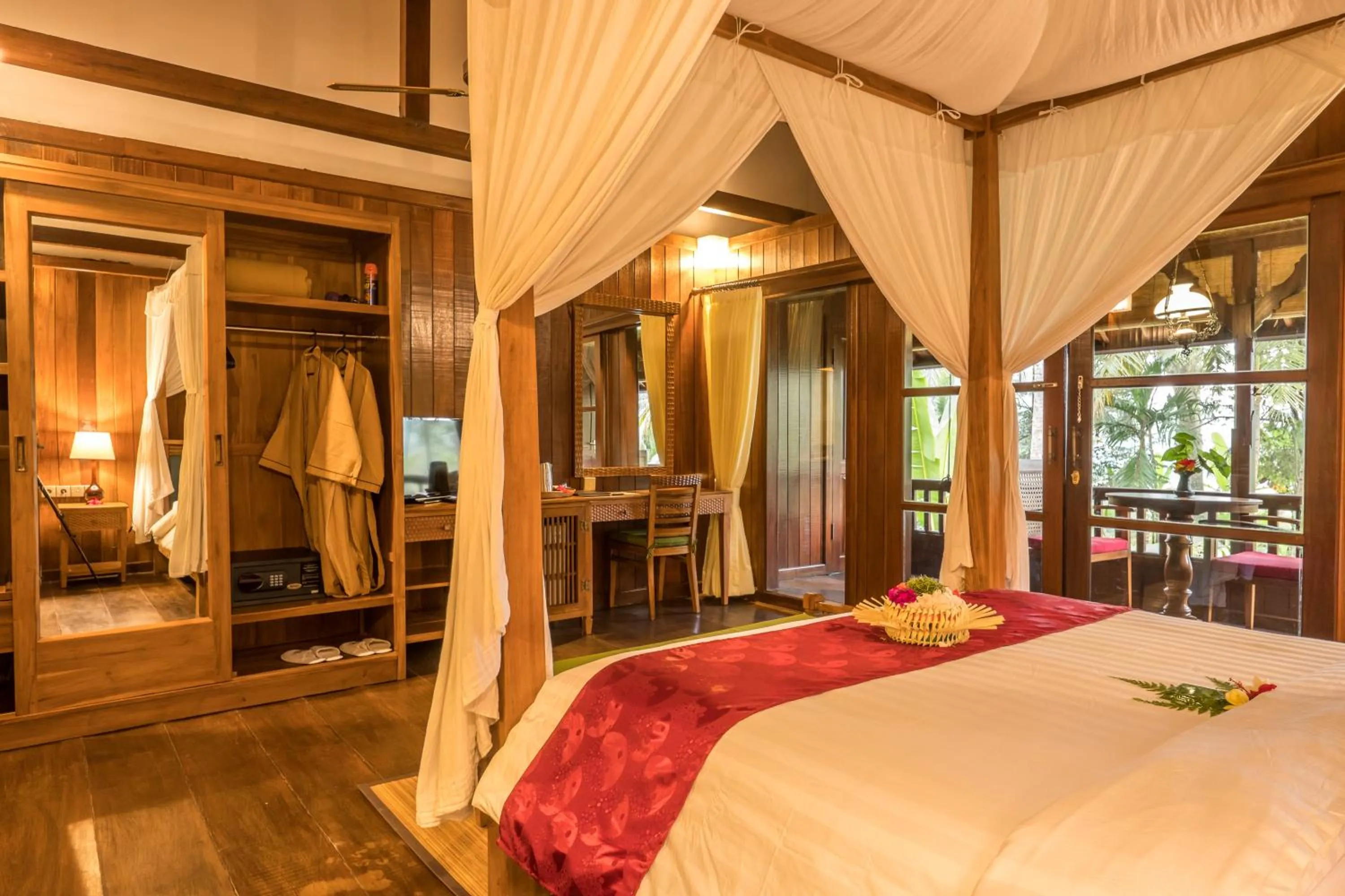 Photo of the whole room, Bed in Ananda Ubud Resort