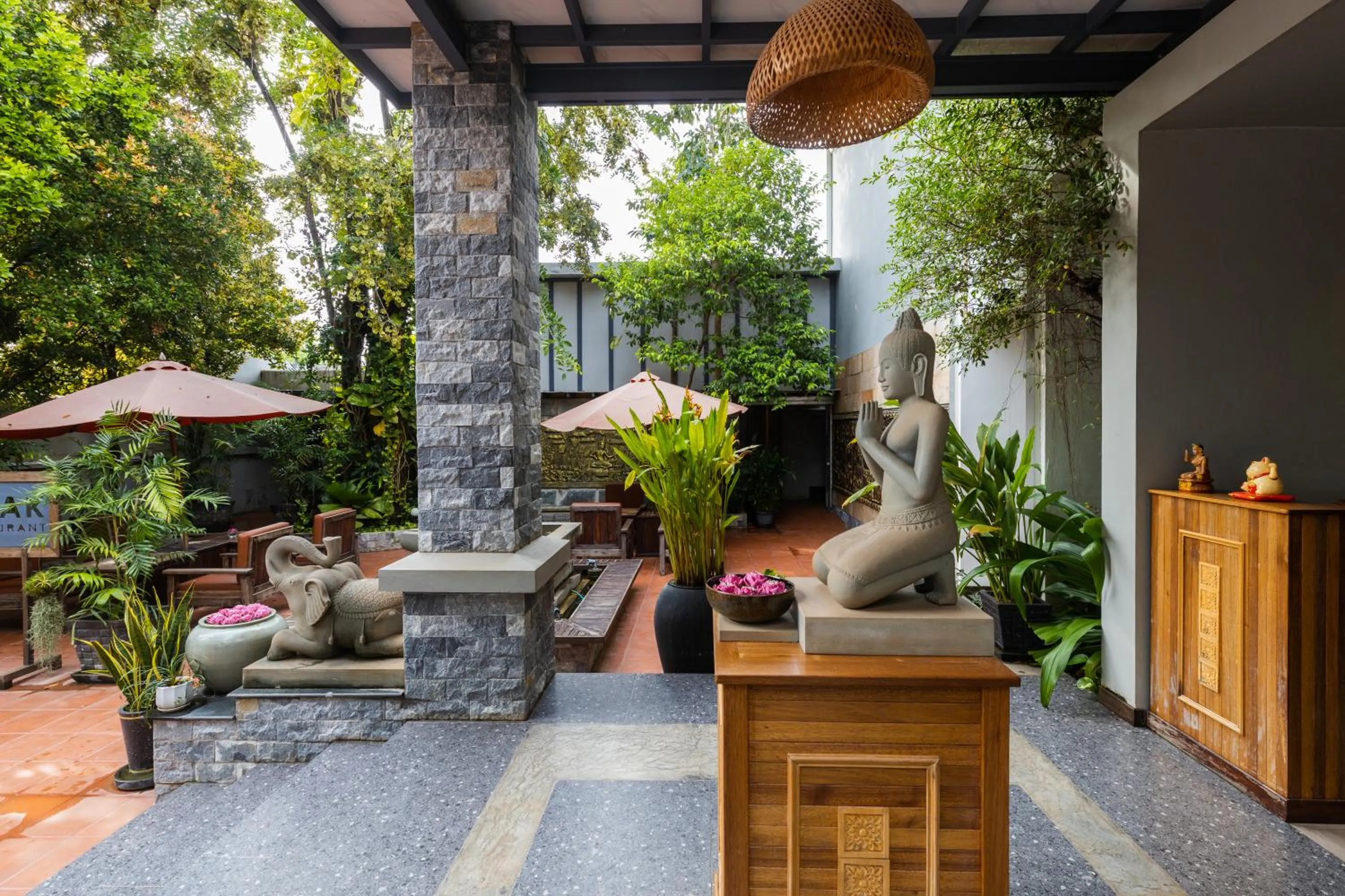 Decorative detail in Green Amazon Residence