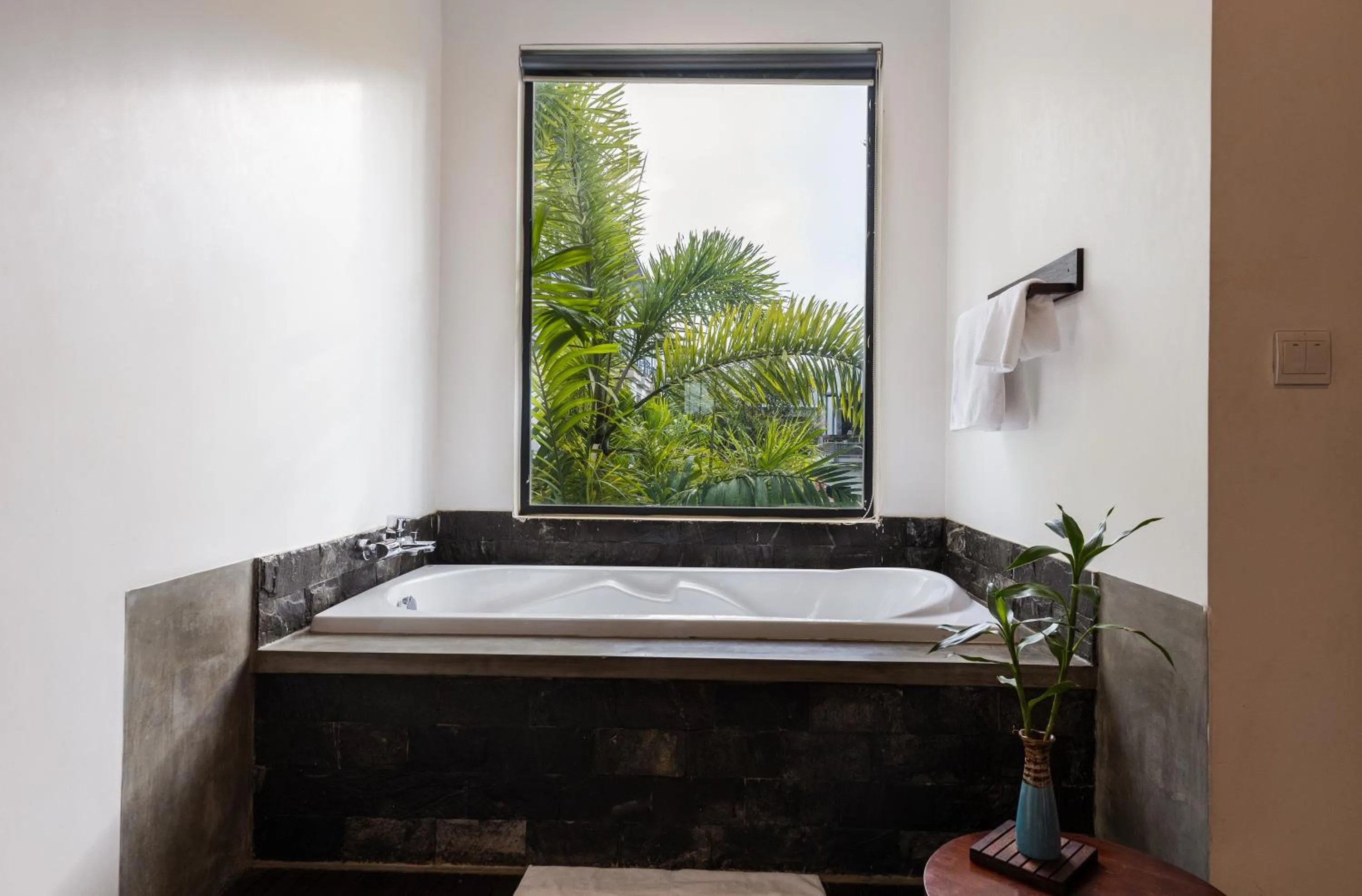 Bath in Green Amazon Residence