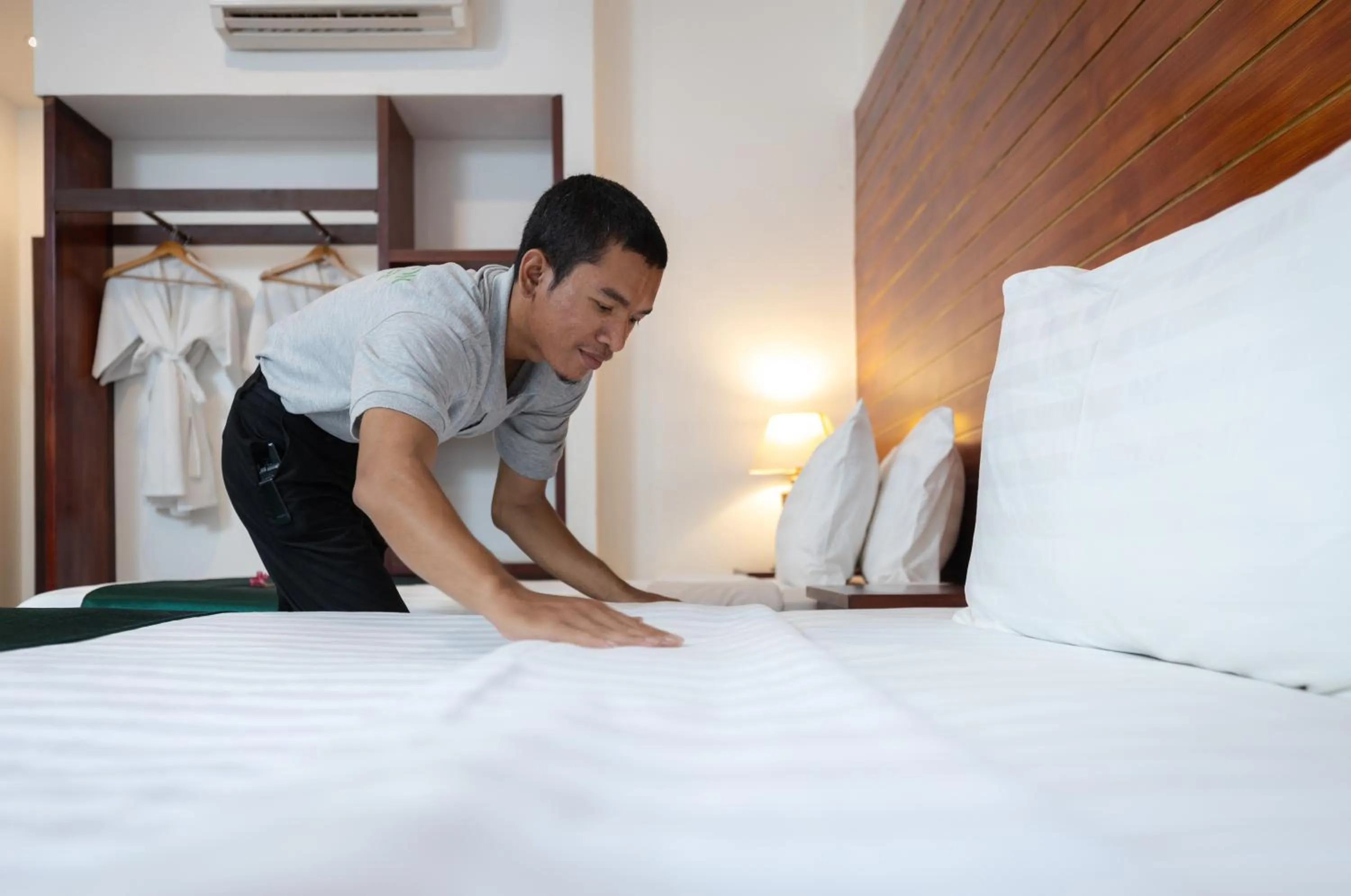 Staff, Bed in Green Amazon Residence