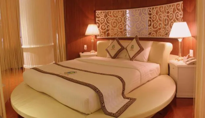 Bedroom, Bed in Viet Uc Hotel