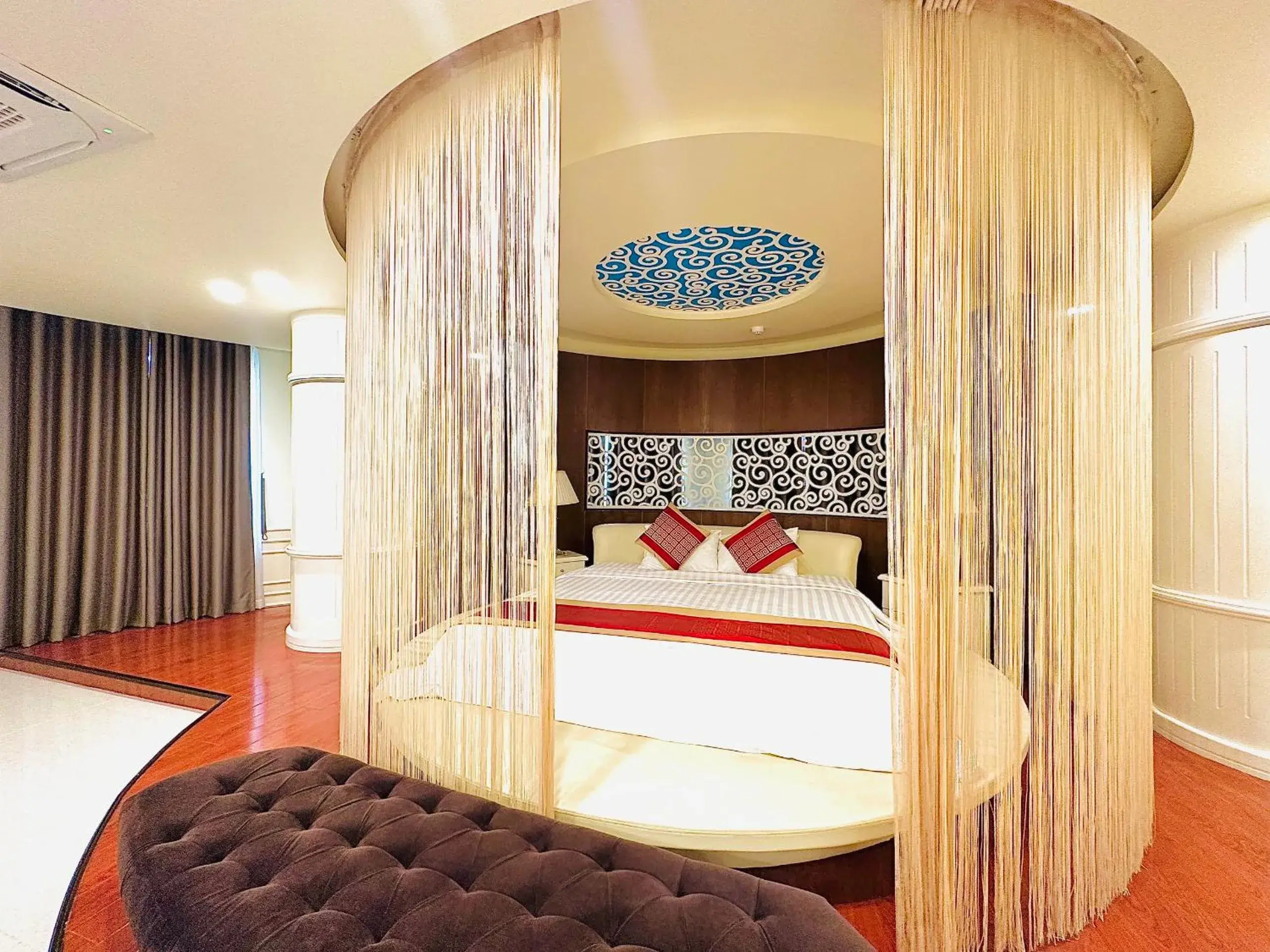 Large Double Room in Viet Uc Hotel Large Double Room in Viet Uc Hotel