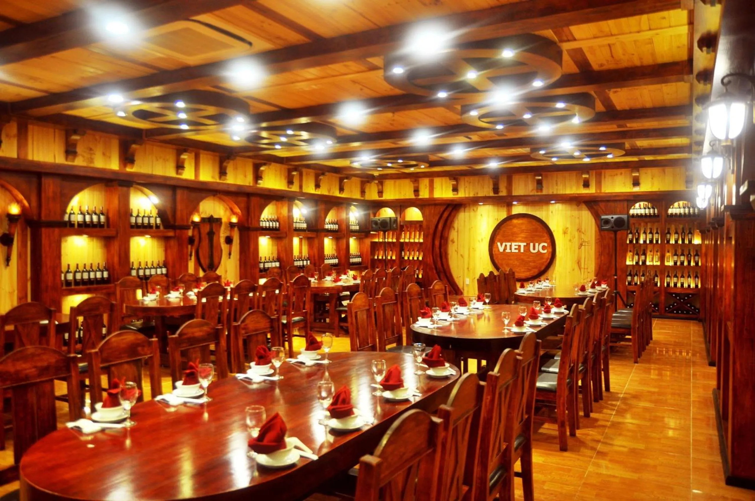 Restaurant/places to eat in Viet Uc Hotel