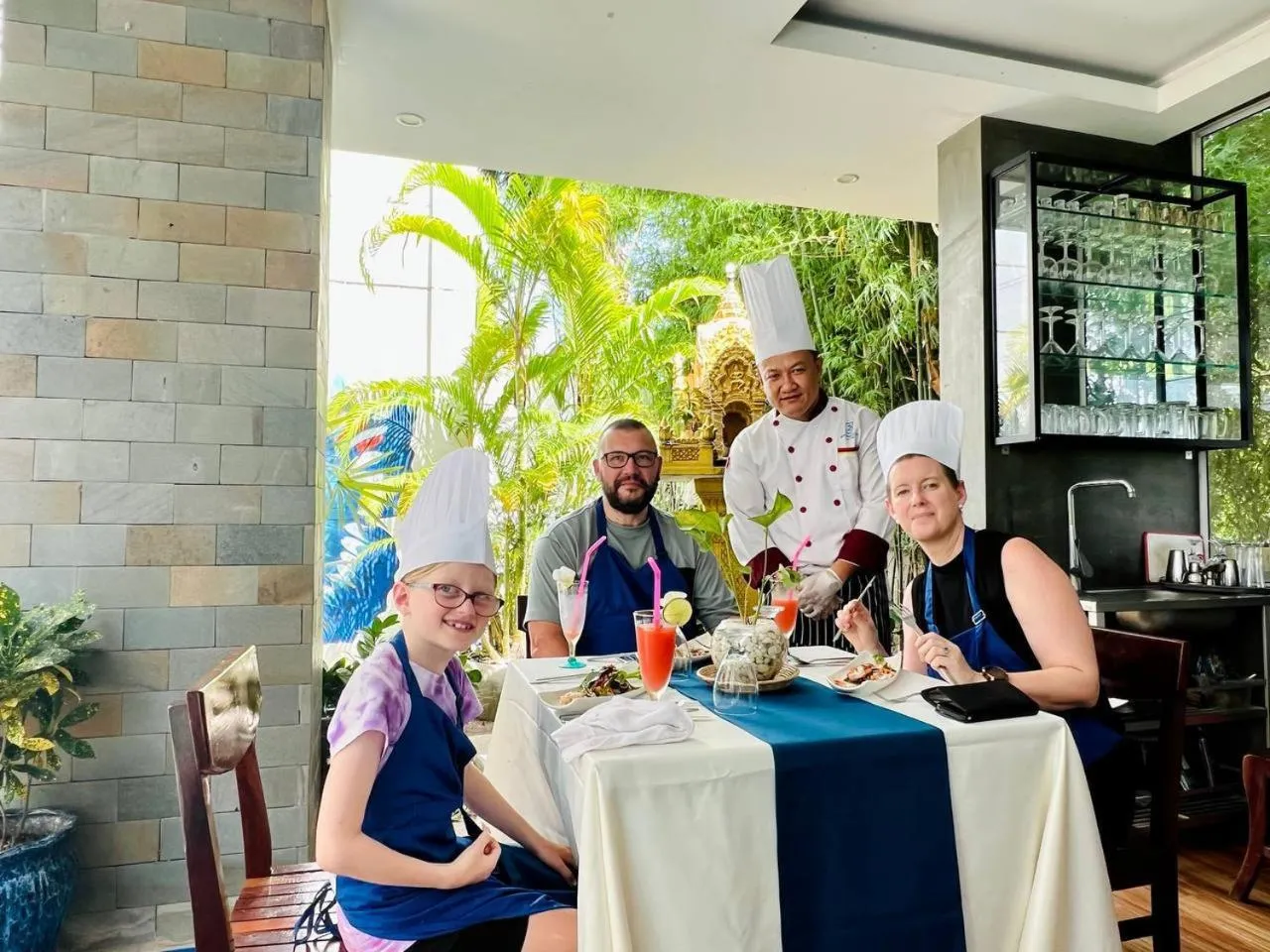 Restaurant/places to eat in Bayon Modern Residence