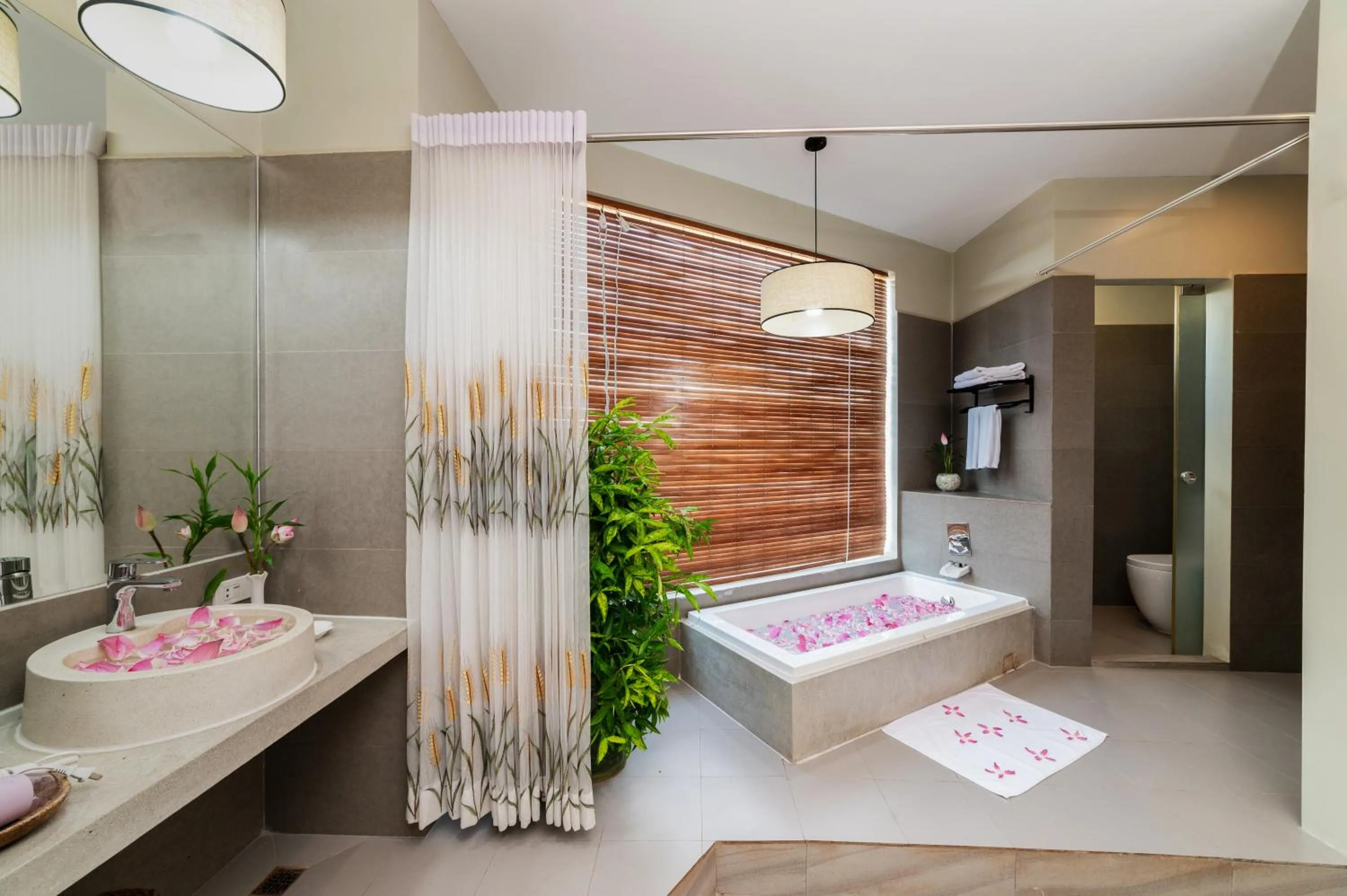 Bathroom, Bed in Bayon Modern Residence