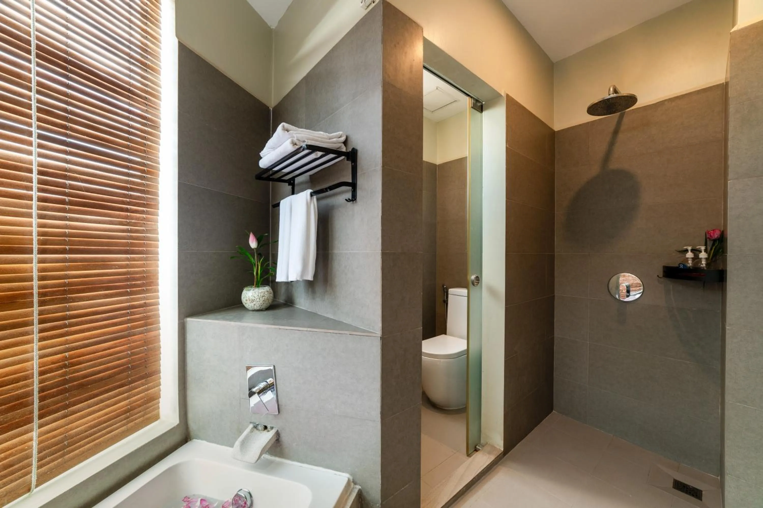 Shower in Bayon Modern Residence