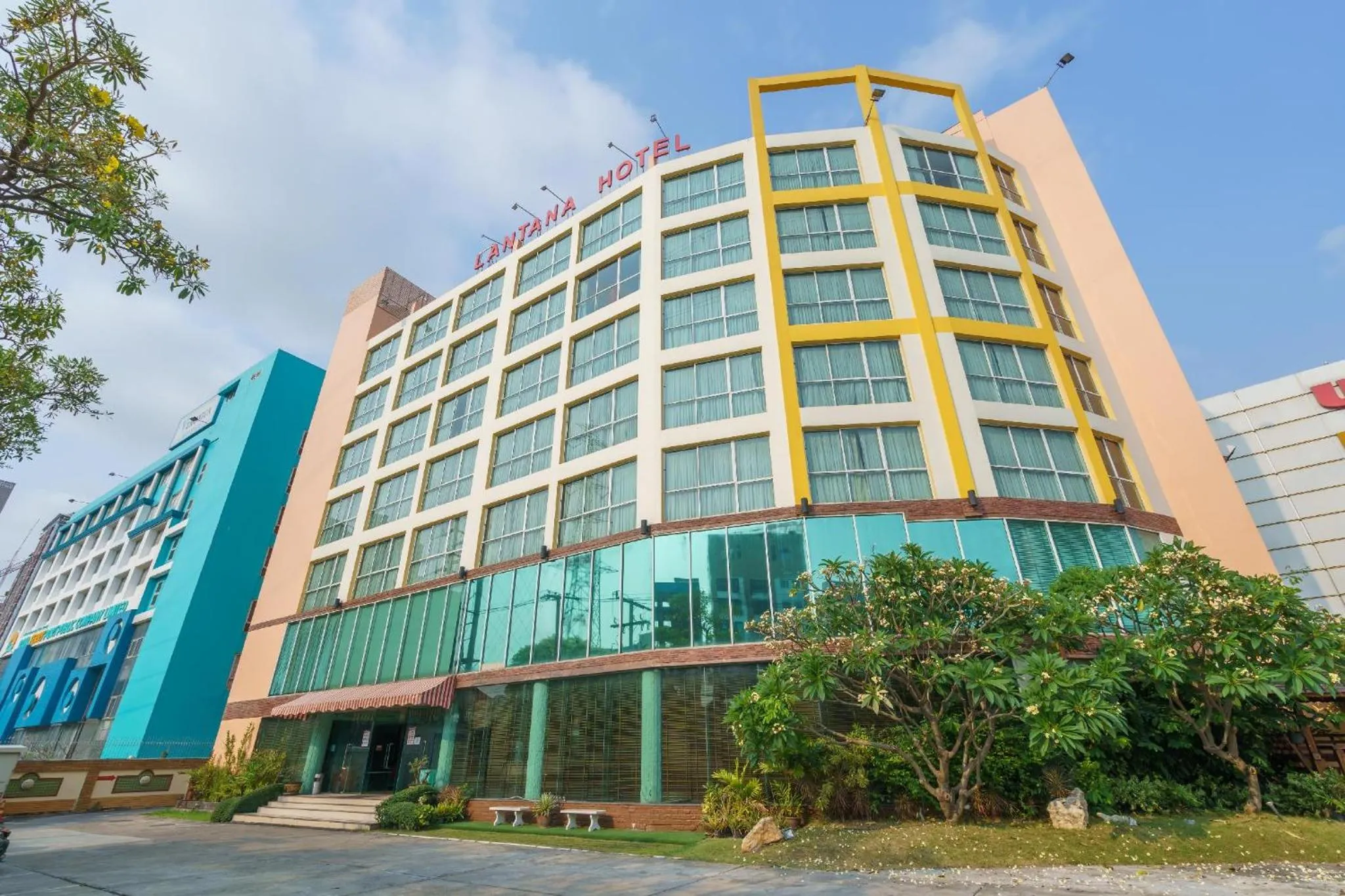 Property building in Lantana Resort Hotel Bangkok