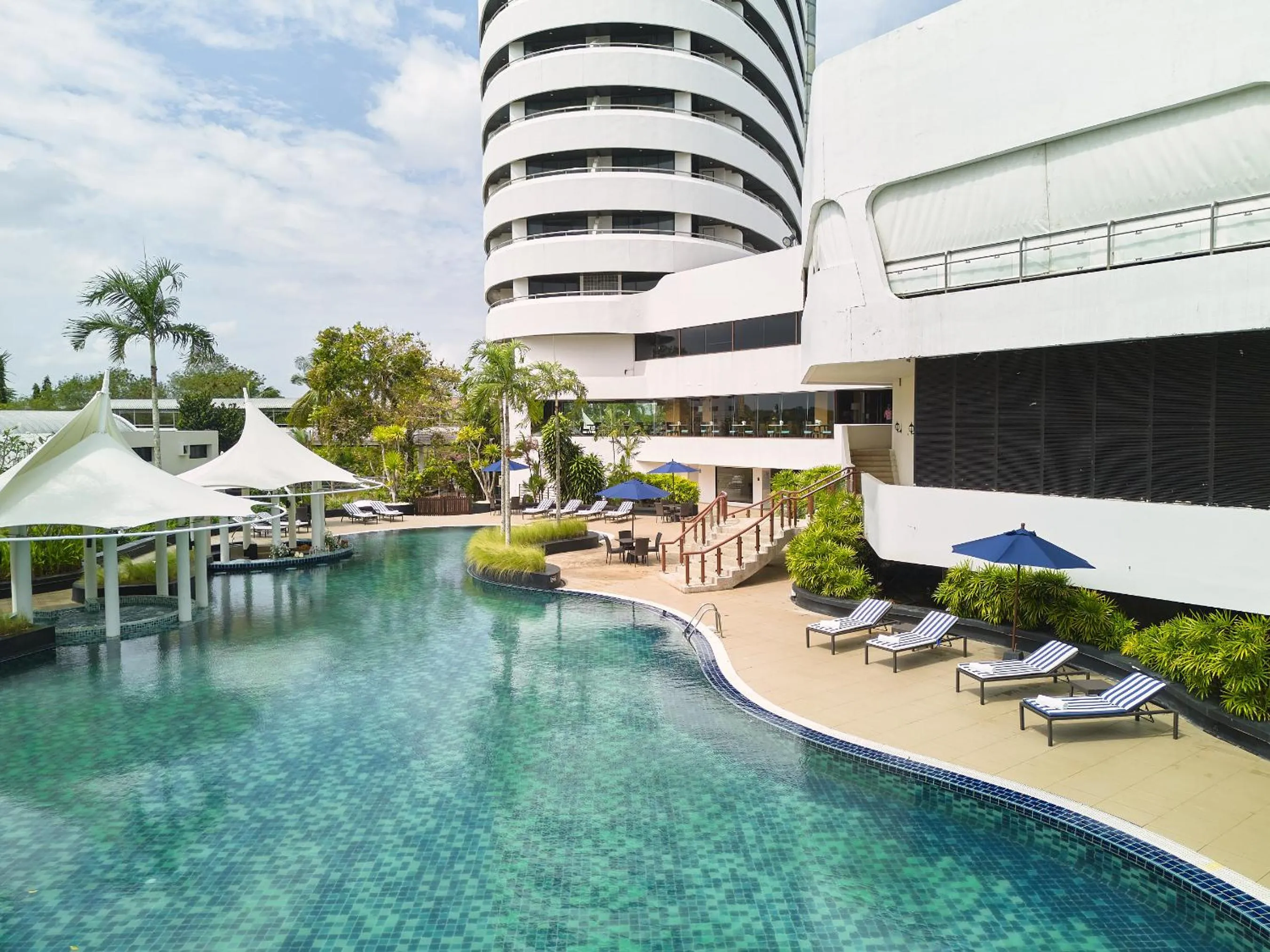 Swimming pool in Rua Rasada Hotel - The Ideal Venue for Meetings & Events