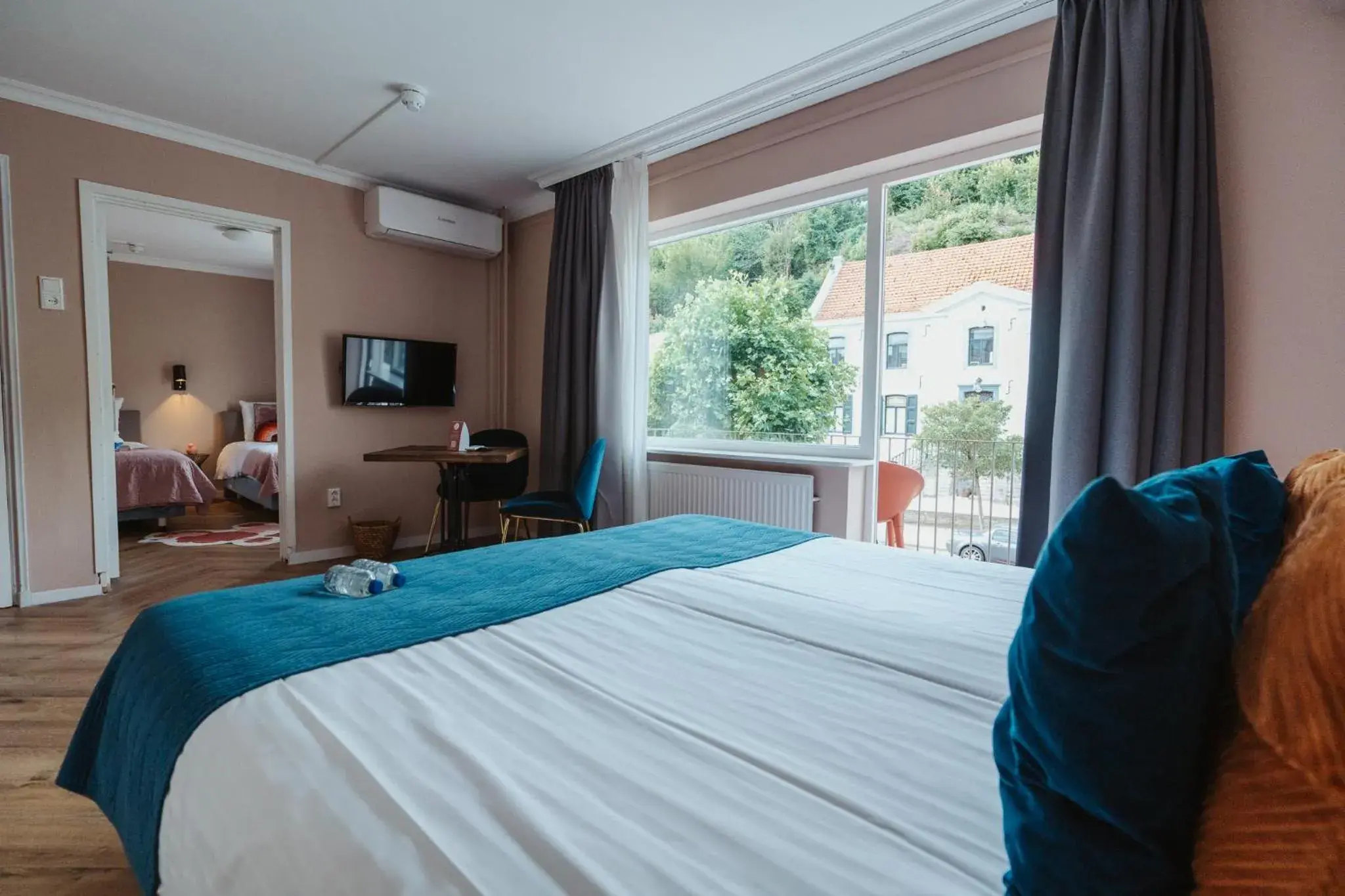 Family Room with Private Bathroom in Hotel Janssen Family Room with Private Bathroom in Hotel Janssen