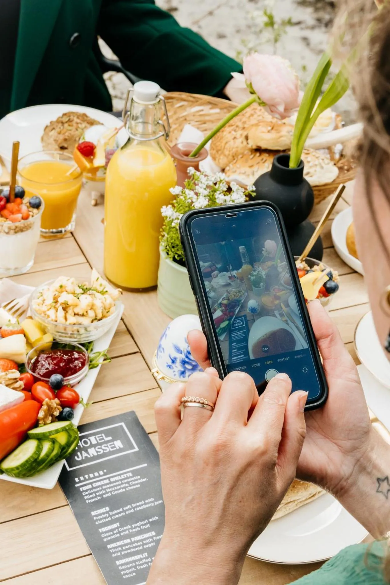 Food and drinks in Hotel Janssen