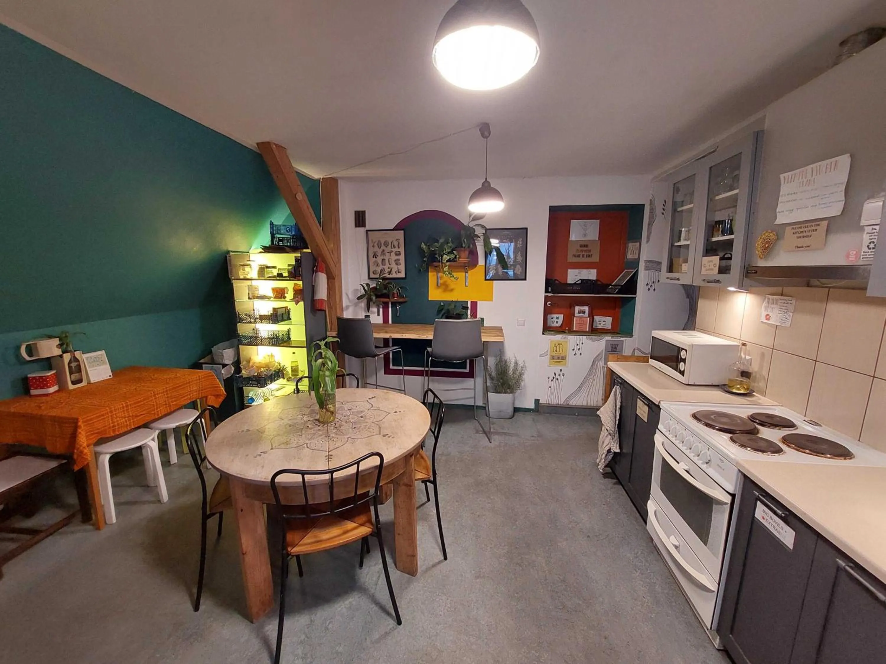 Kitchen or kitchenette in Looming Hostel