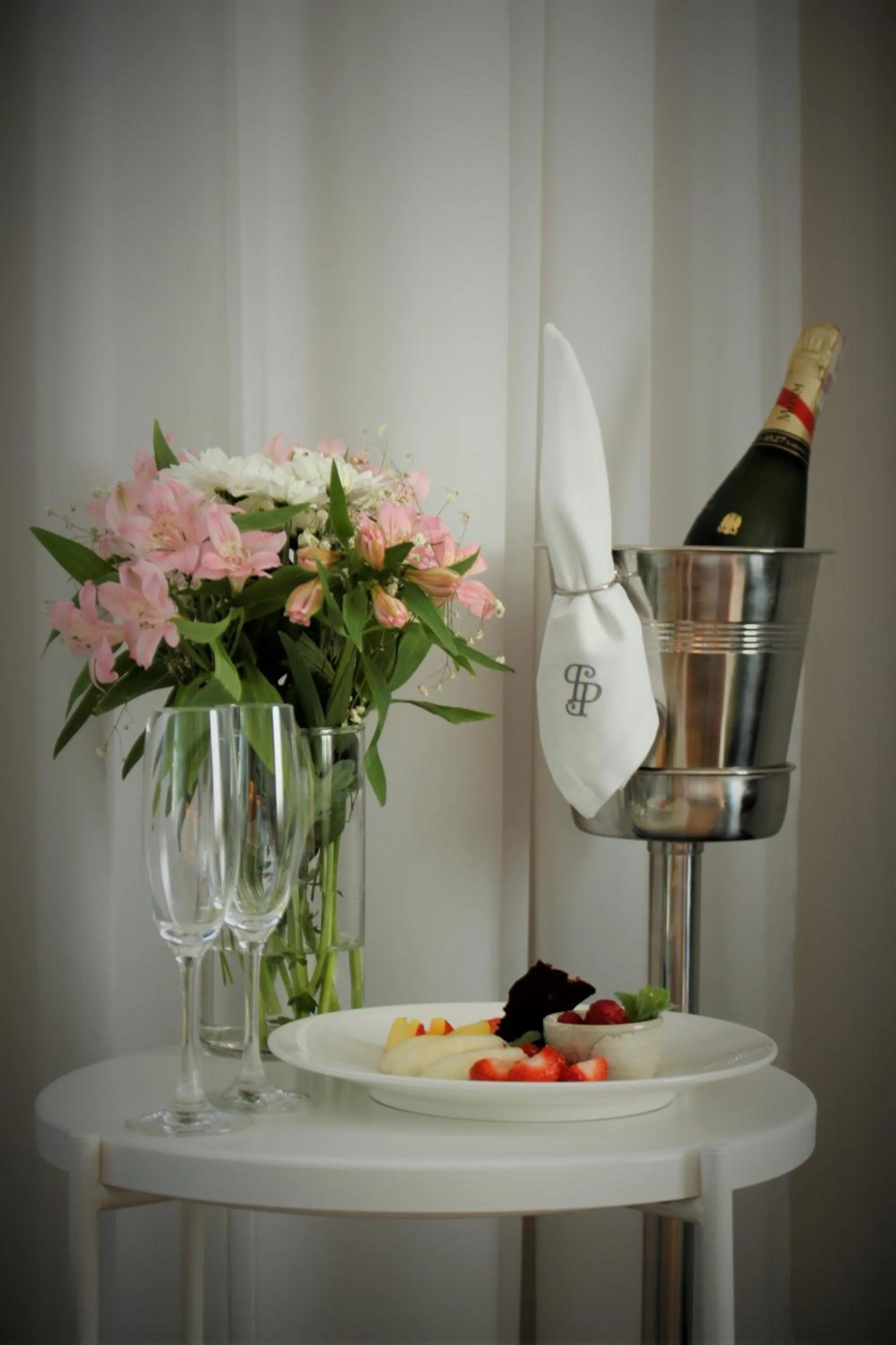 Food and drinks in Platinum Residence Boutique