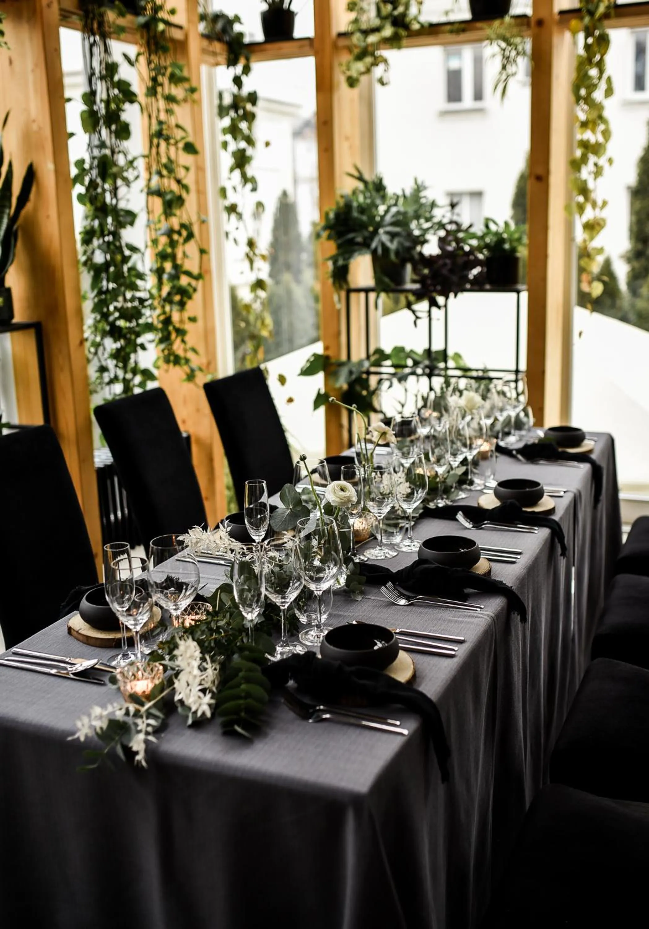 Restaurant/places to eat in Platinum Residence Boutique