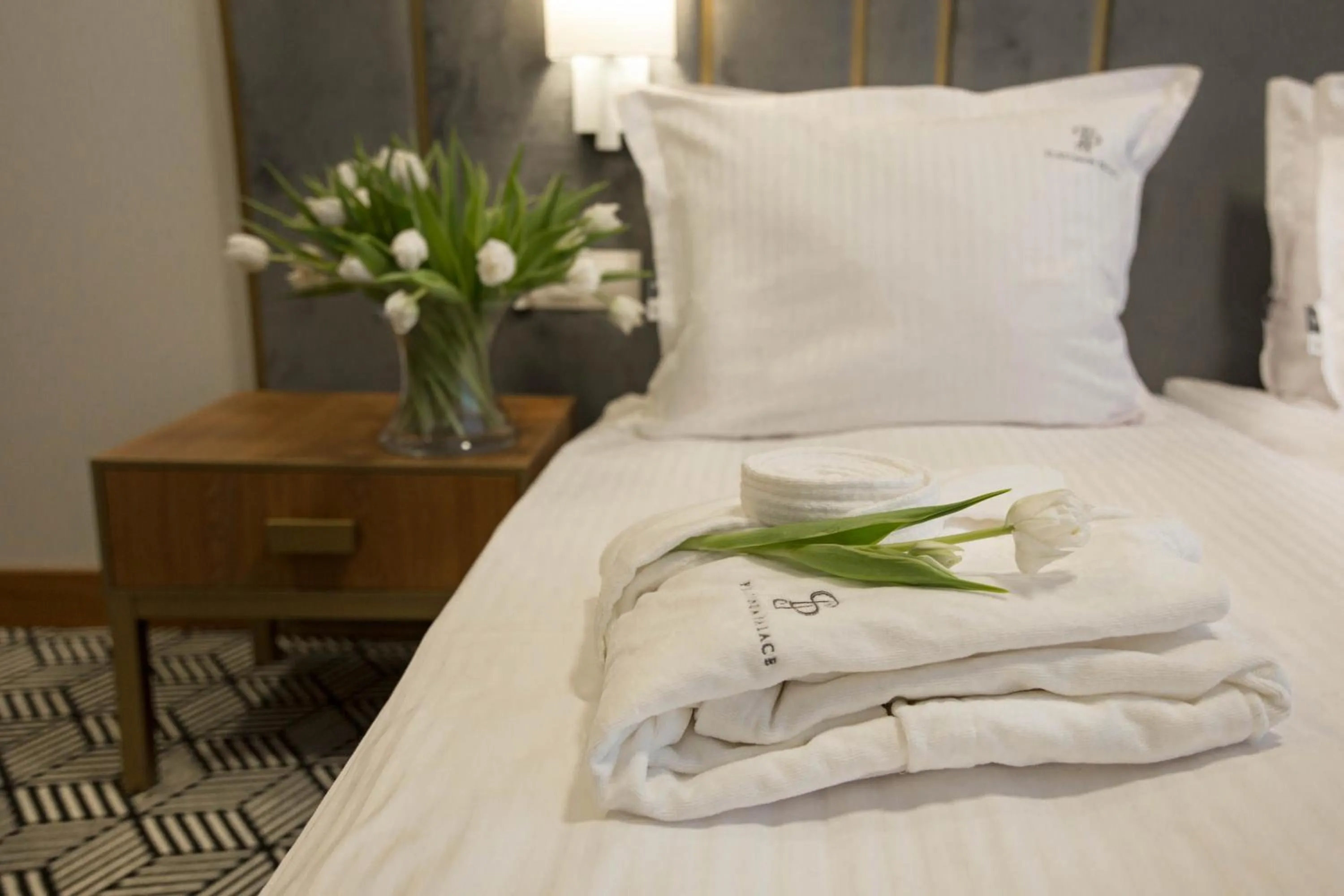 Photo of the whole room, Bed in Platinum Residence Boutique