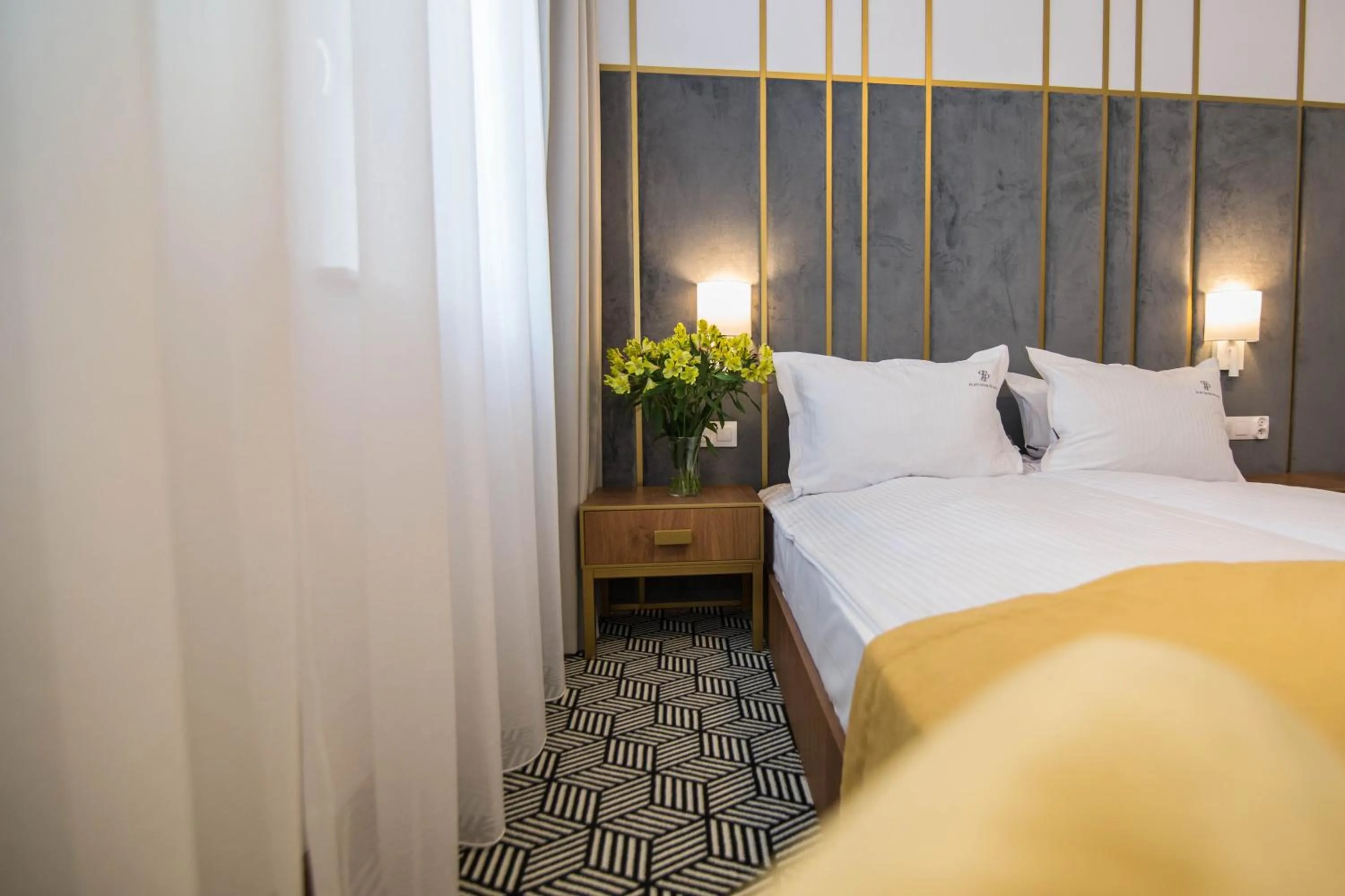 Photo of the whole room, Bed in Platinum Residence Boutique