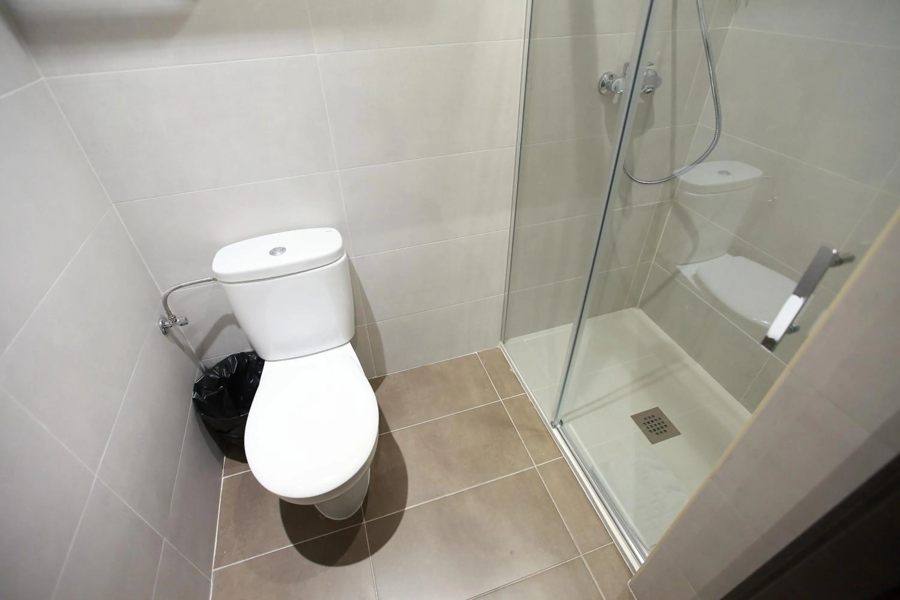 Bathroom in Hostal Las Flores Ramblas