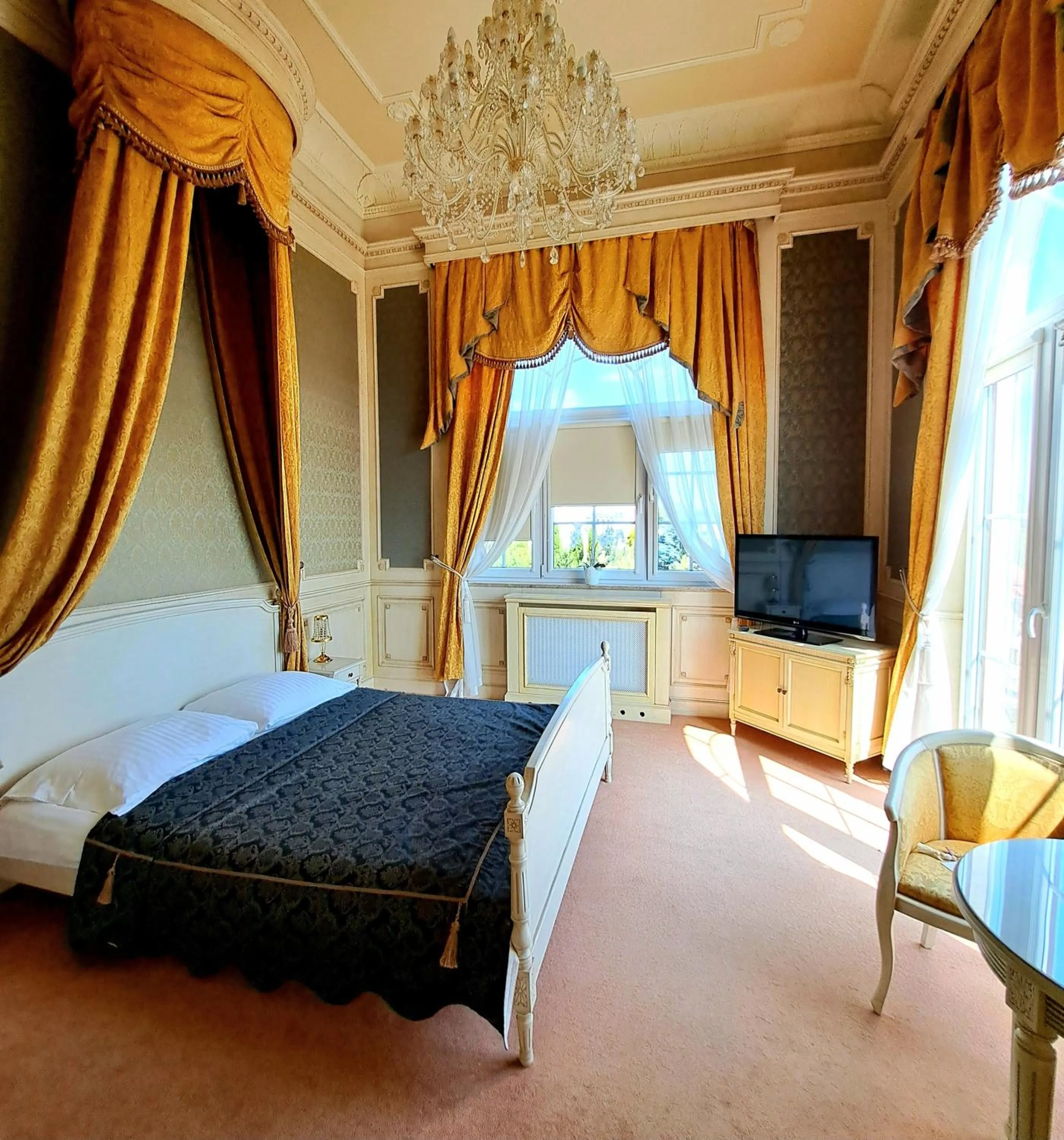 Bed in Senator Gran Via