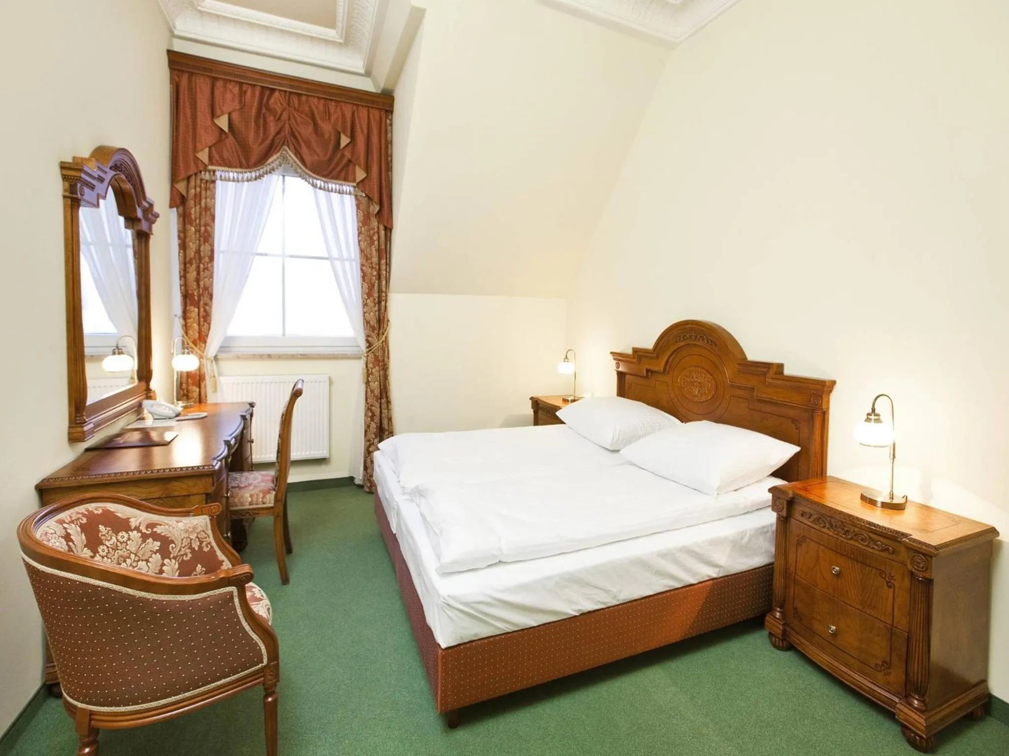 Photo of the whole room, Bed in Senator Gran Via