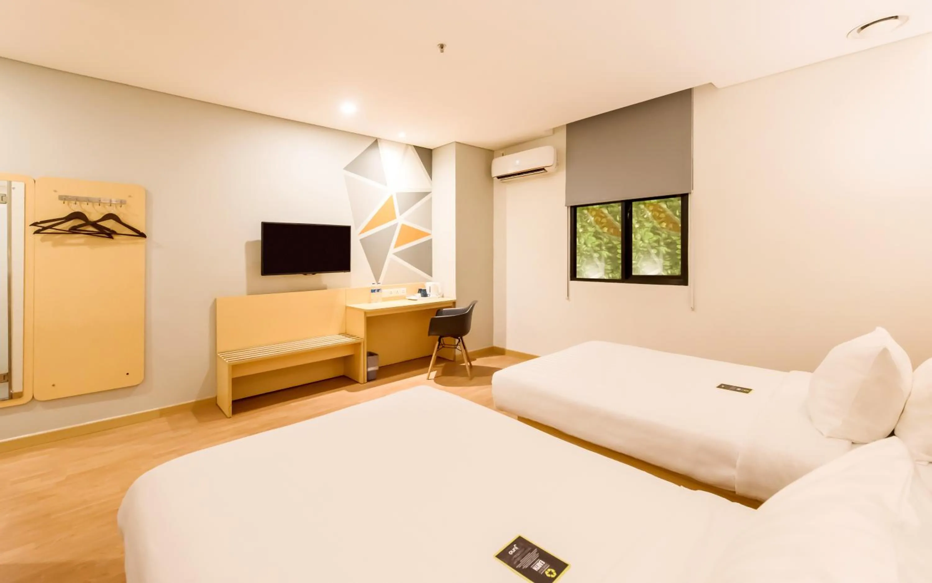 Bed in Juno Jatinegara Jakarta